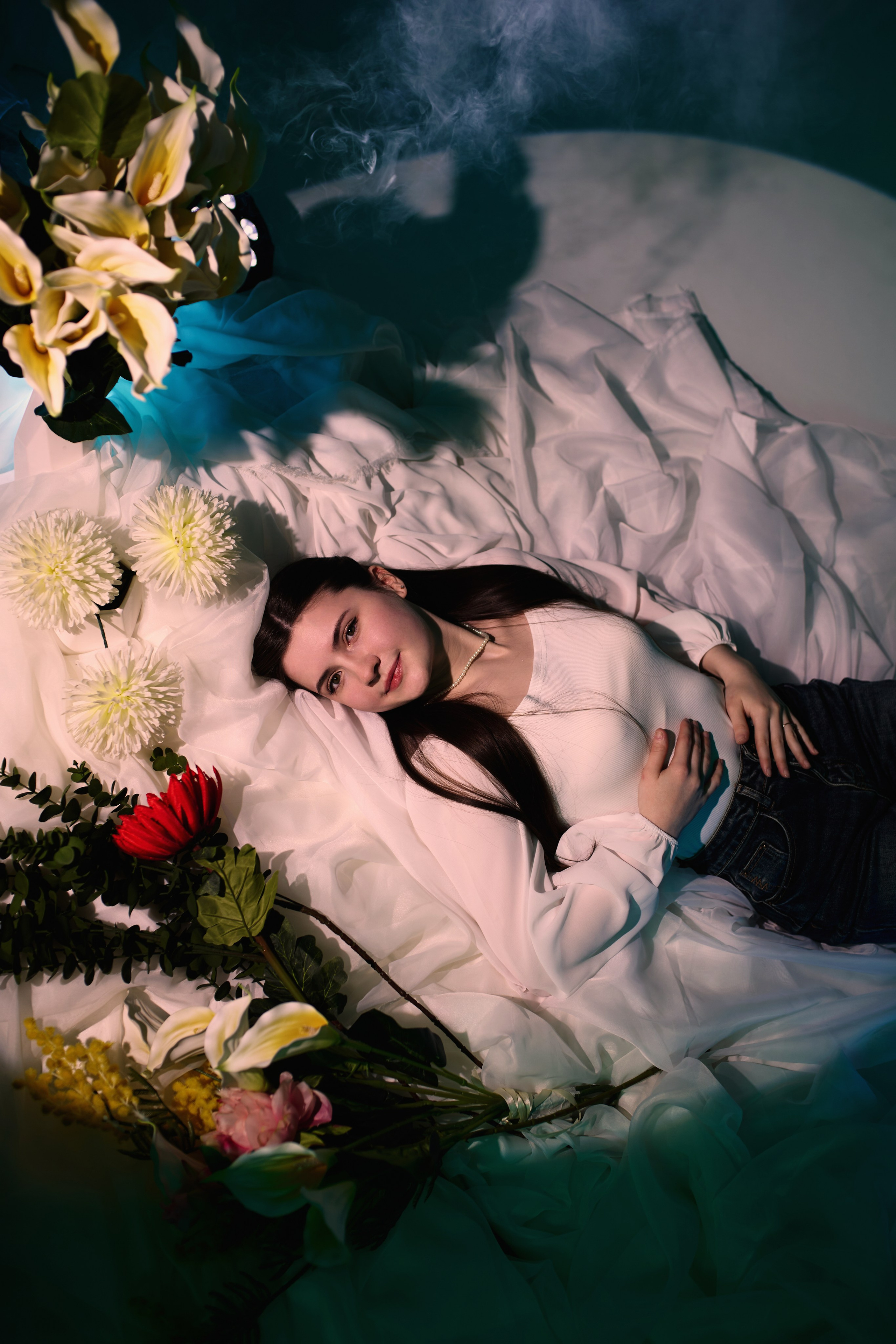 Цветной свет и цветы — фотодень. Фотограф|Катя Рикошетер