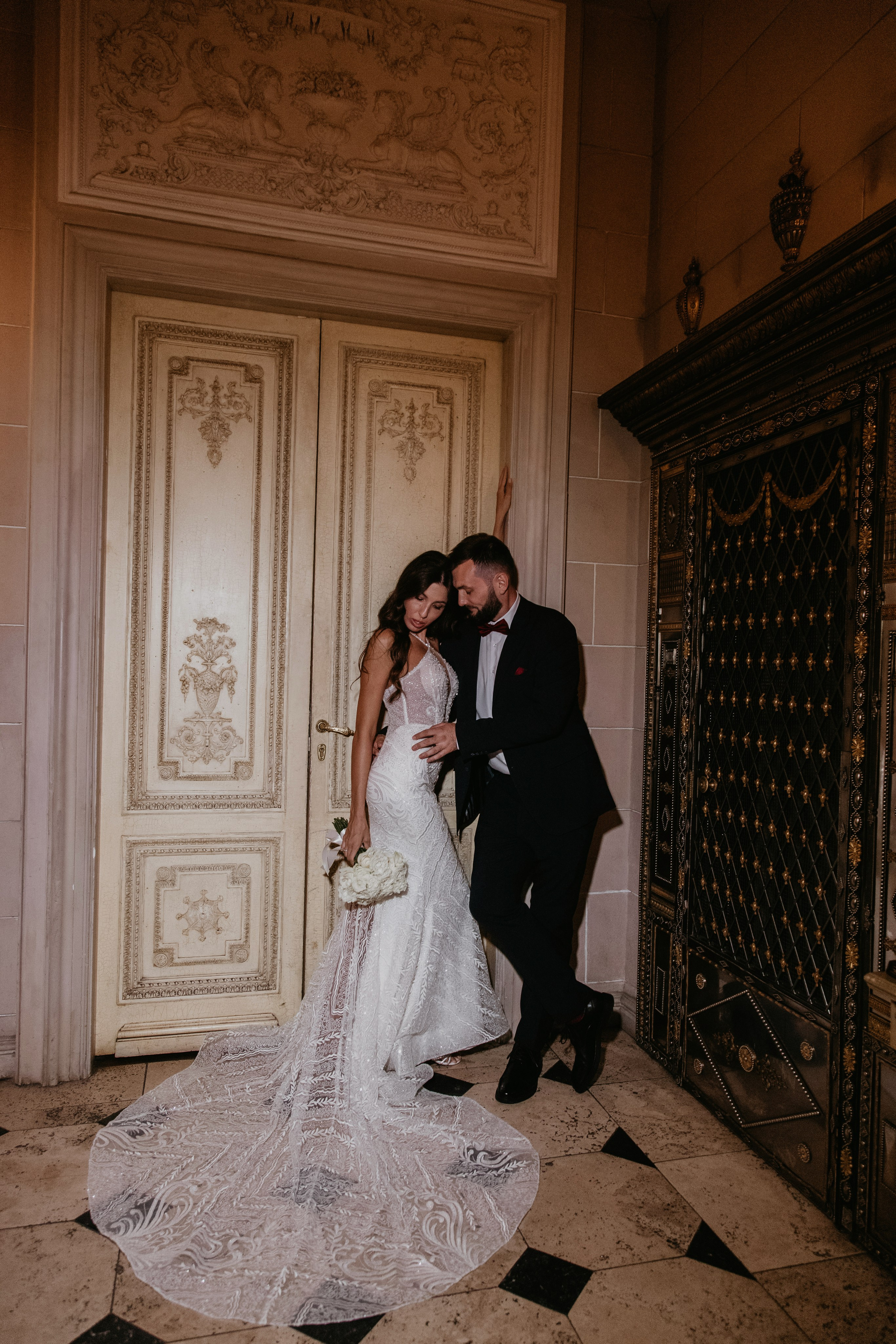 Свадебная фотосессия Амины и Антона в ресторане «Турандот». Фотограф Александра Сыщенко