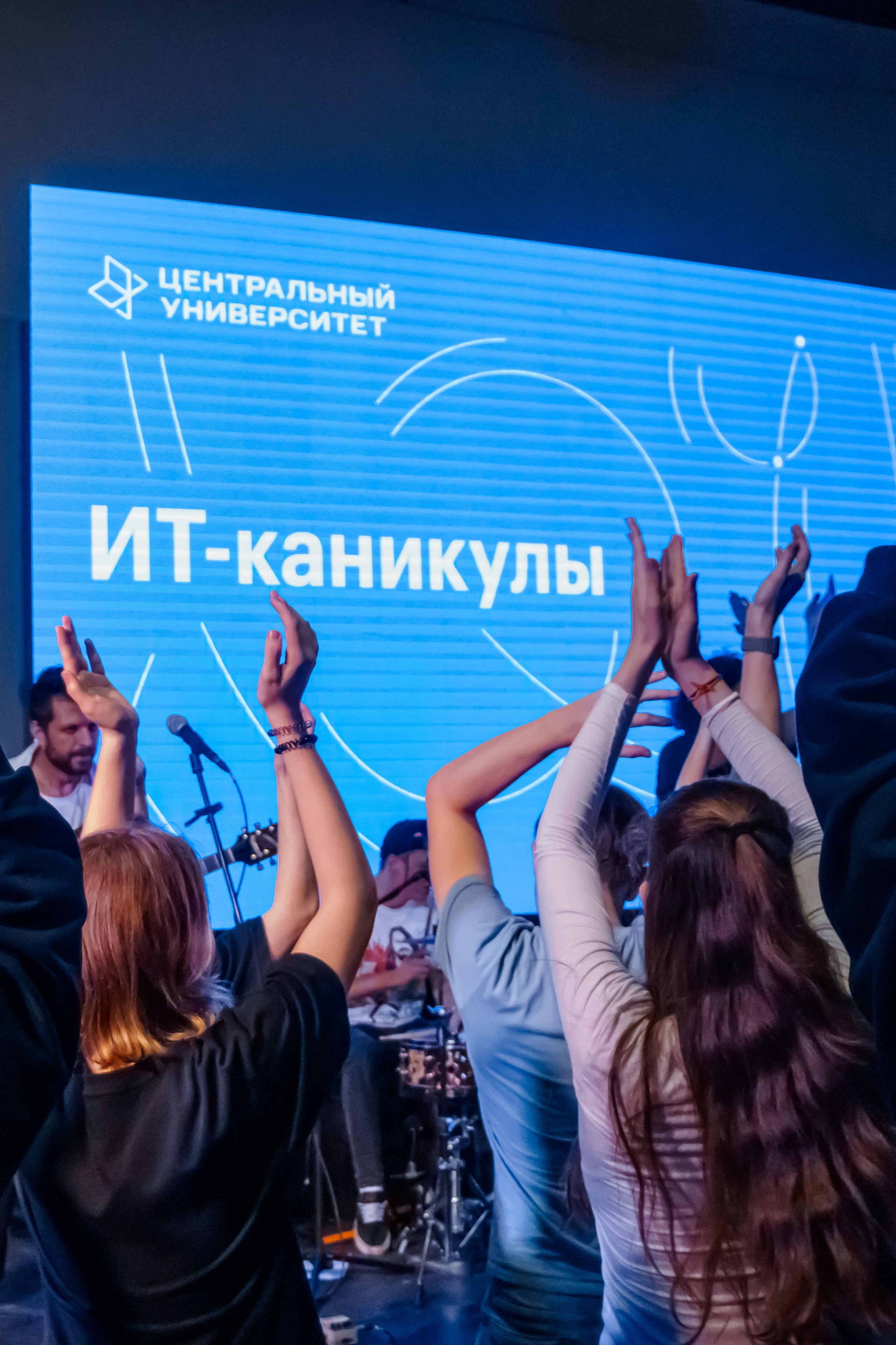 Центральный университет Т-Банка. Репортажный фотограф в Москве Катя Луговая, портретный фотограф и «street» фотограф, фотосессии «под ключ»