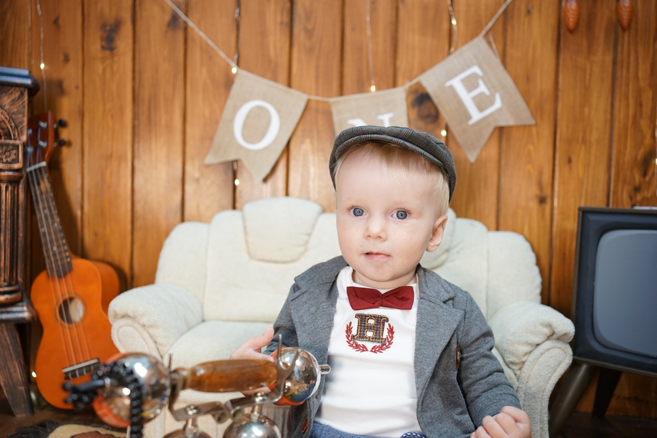 Деревянный Подиум. Детская Фотостудия ГОДОВАСИКИ в Санкт-Петербурге фотосесия на годик