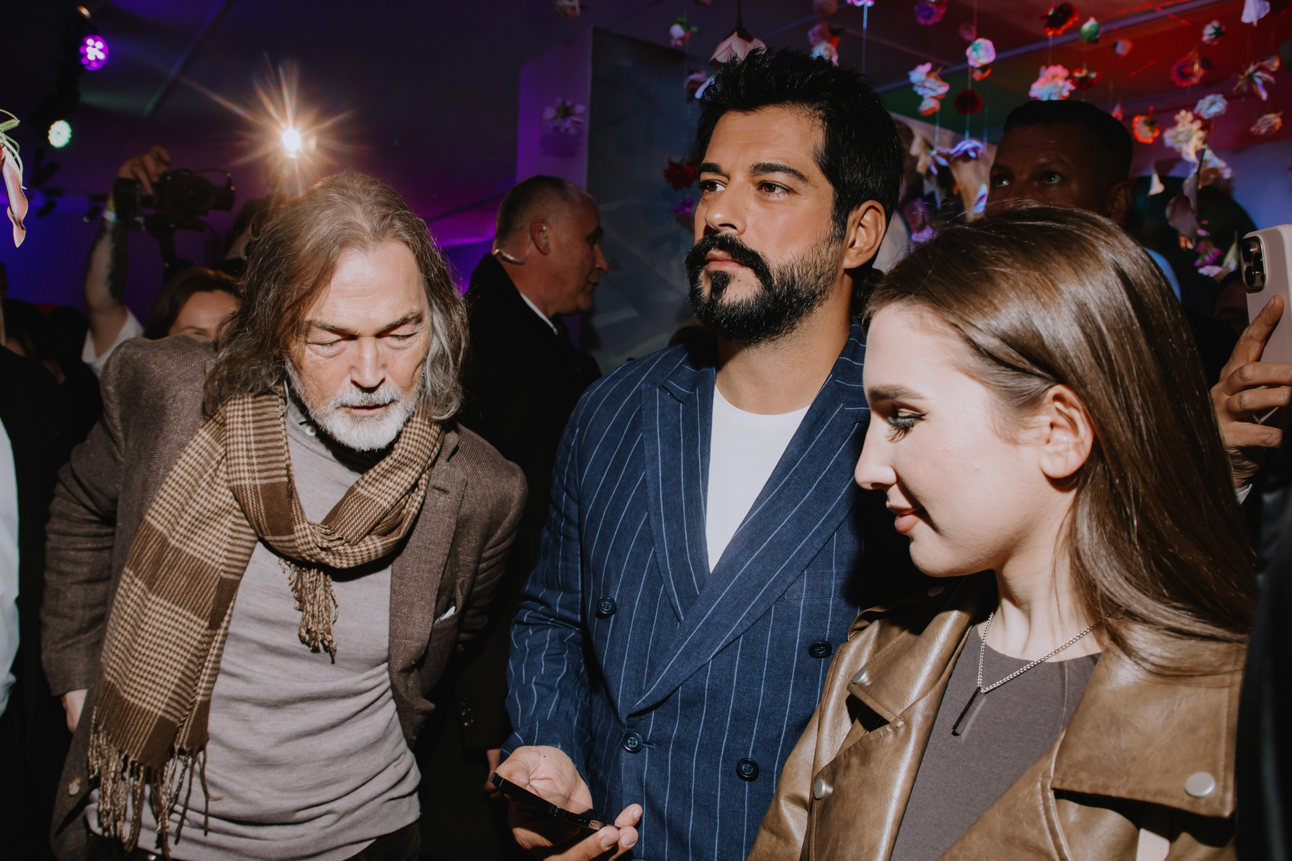 Бурак Озчивит посетил выставку Никаса Сафронова. Фотограф в Москве и Санкт-Петербурге Дарина