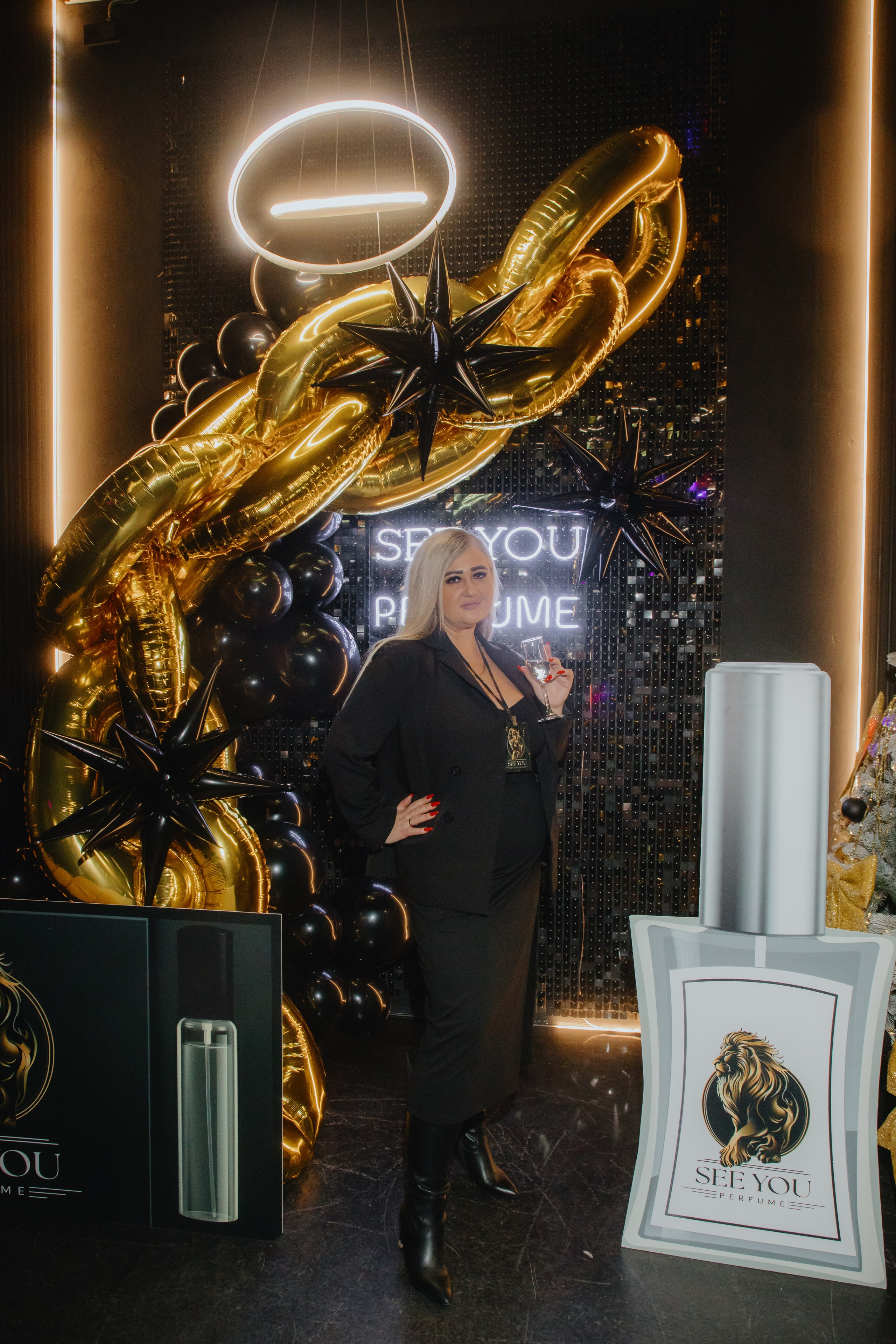 See `You Perfume. Фотограф в Москве и Санкт-Петербурге Дарина