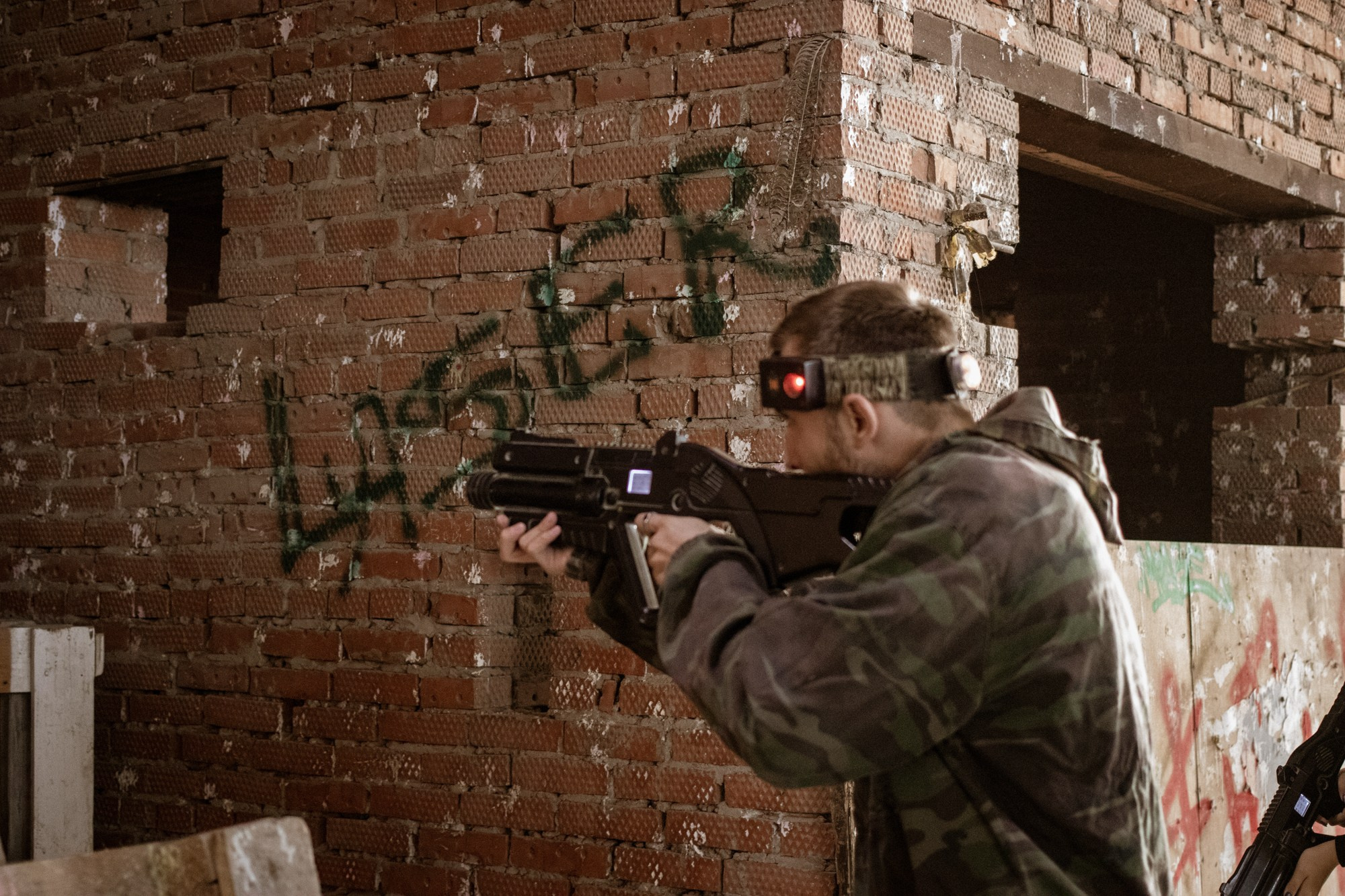 Лазертаг на заводе ЗИП. Репортажный, промышленный и маркетплейс-фотограф Дмитрий Чернат