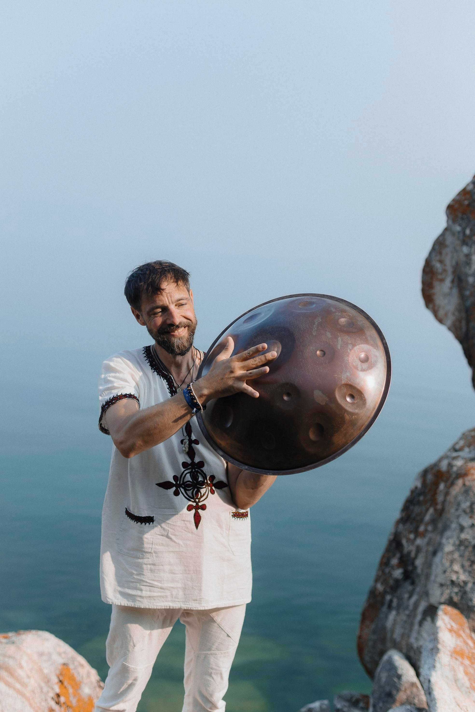 Контентная съемка для саундхиллера, Хужир. Фотограф Ольхон/ Индия, Регина