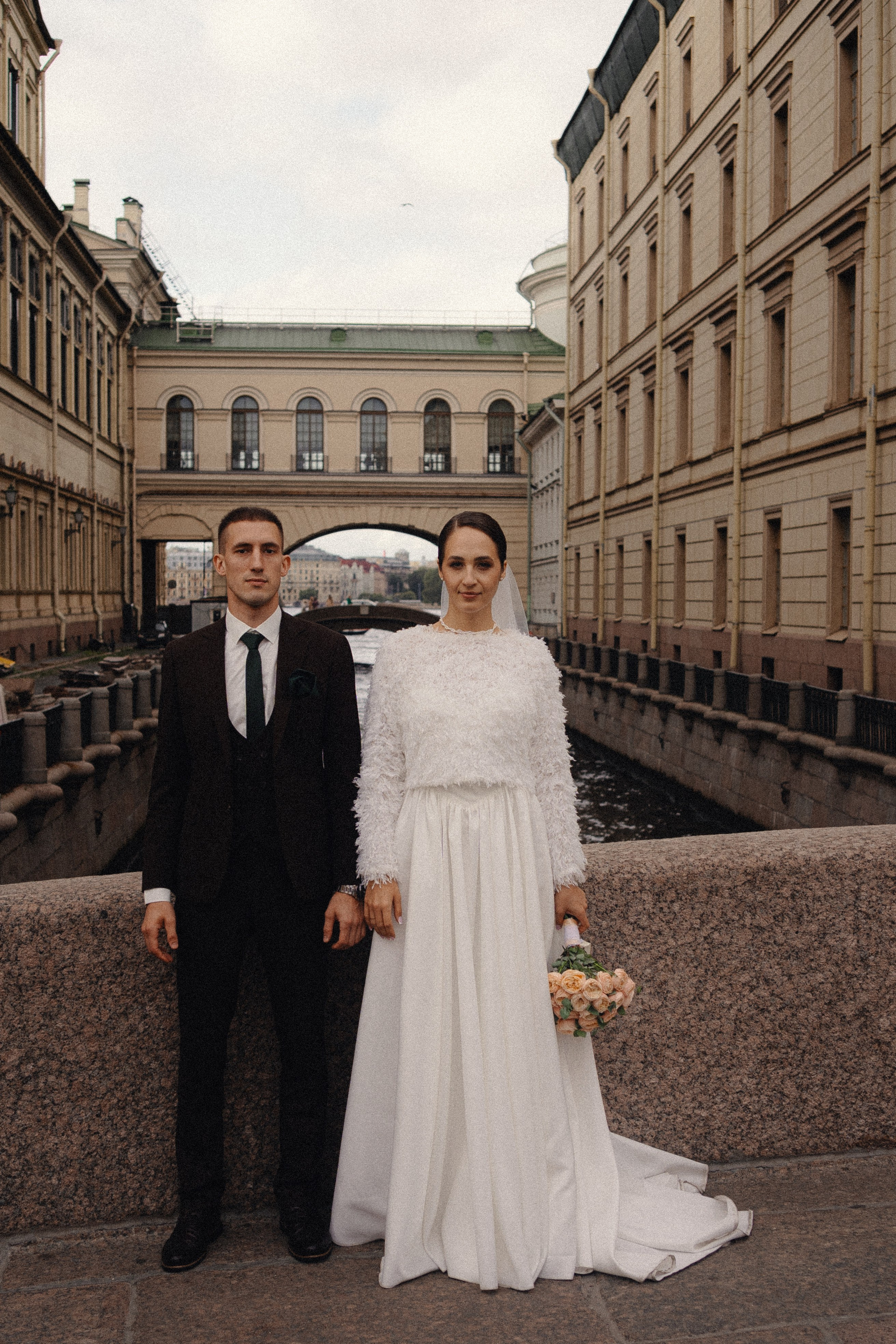 СВАДЕБНАЯ ПРОГУЛКА В САНТК-ПЕТЕРБУРГЕ (ИСАКИЕВСКИЙ СОБОР, ЗИМНЯЯ КАНАВКА, ЭРМИТАЖ И БОЛЬШАЯ МОРСКАЯ УЛИЦА). Профессиональный фотограф, Санкт-Петербург — Виктория Богомолова