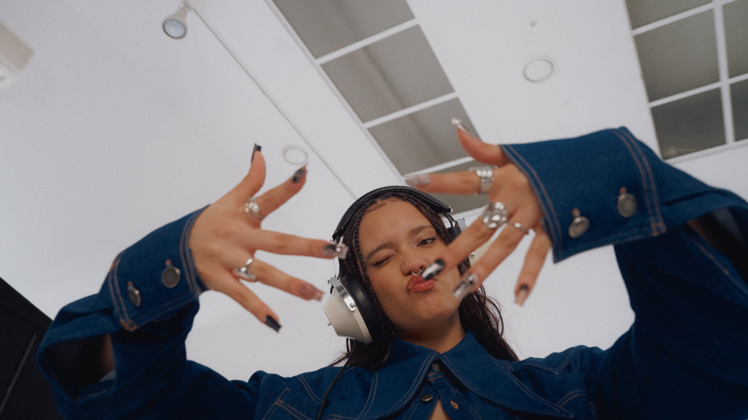 NEONAIL x SARA JAMES. Колорист Кирилл Сокуренко