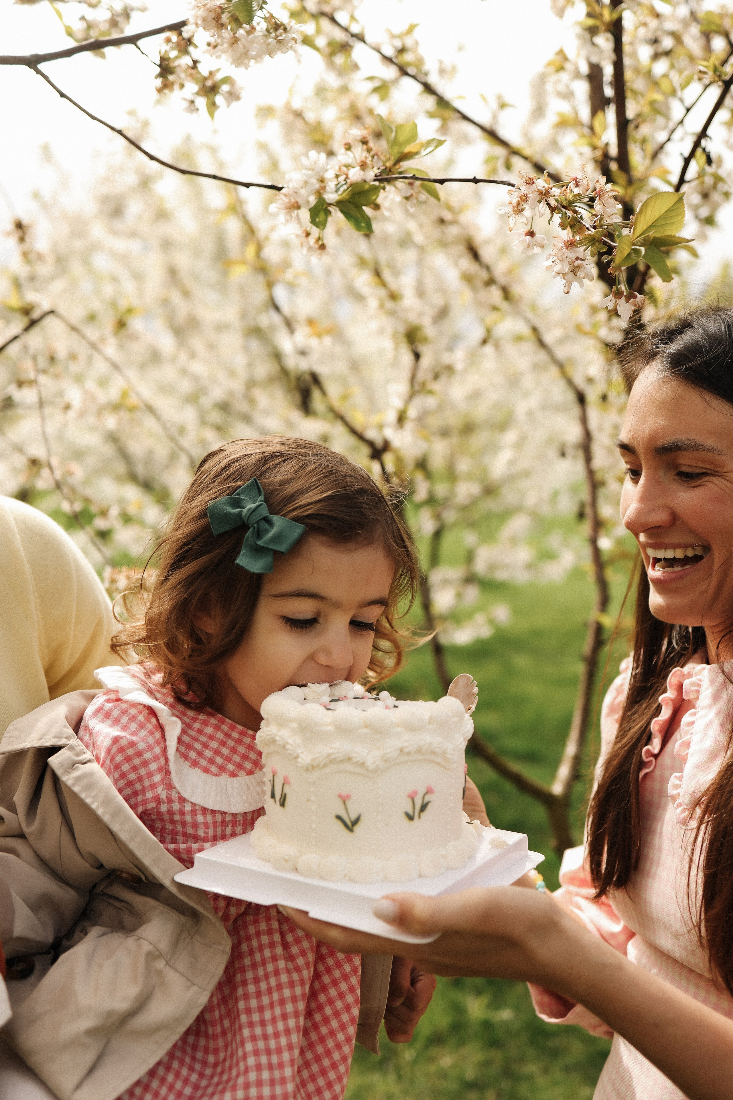 День рождения в цветущем саду. Семейный и lovestory фотограф в Москве Светлана Коняхина