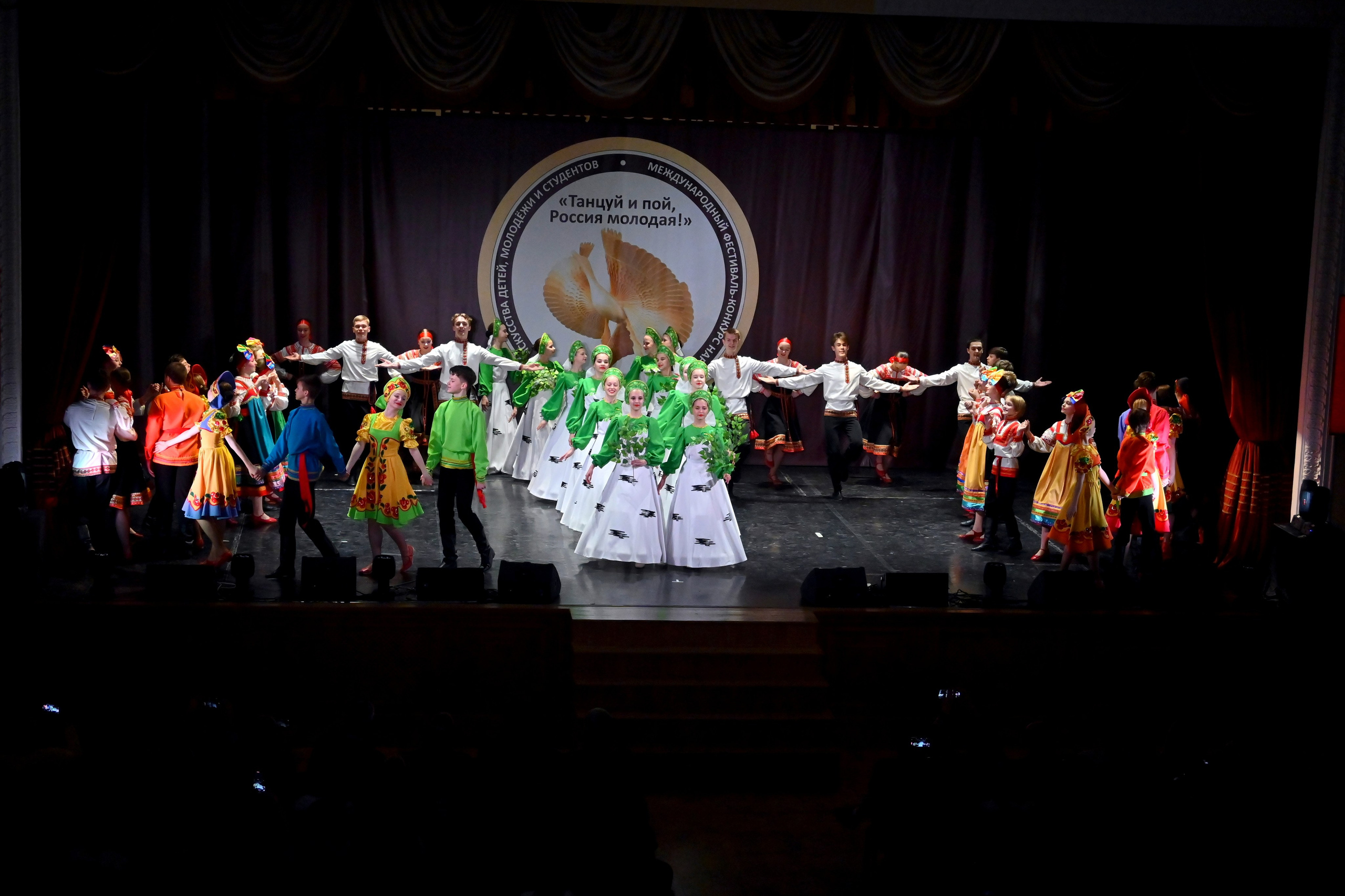 Гала-концерт. Танцуй и пой, Россия Молодая! 22.04.2024. Профессиональный фотограф в Москве Алёна Котова