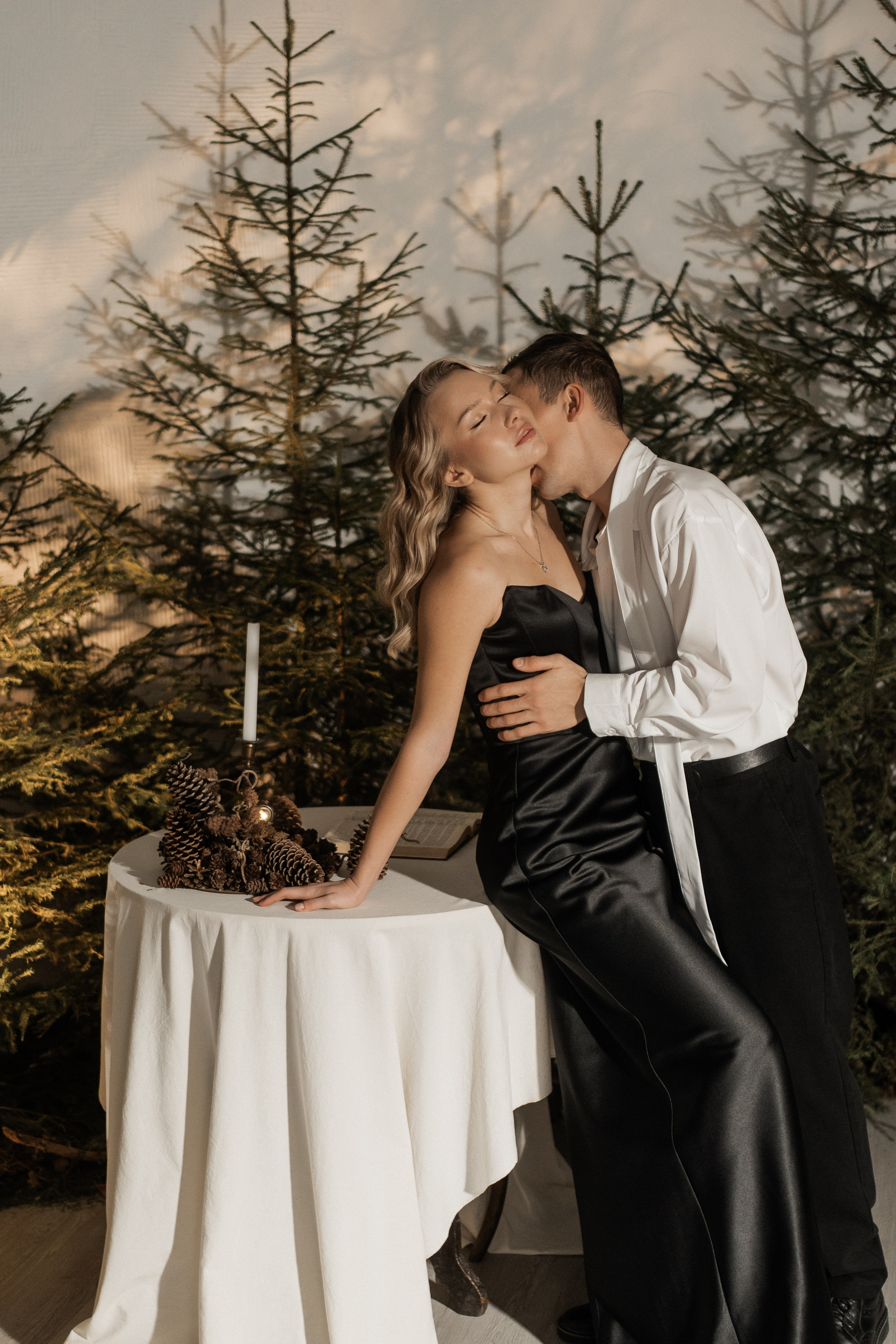 [… under winter firs]. Фотограф в Архангельске