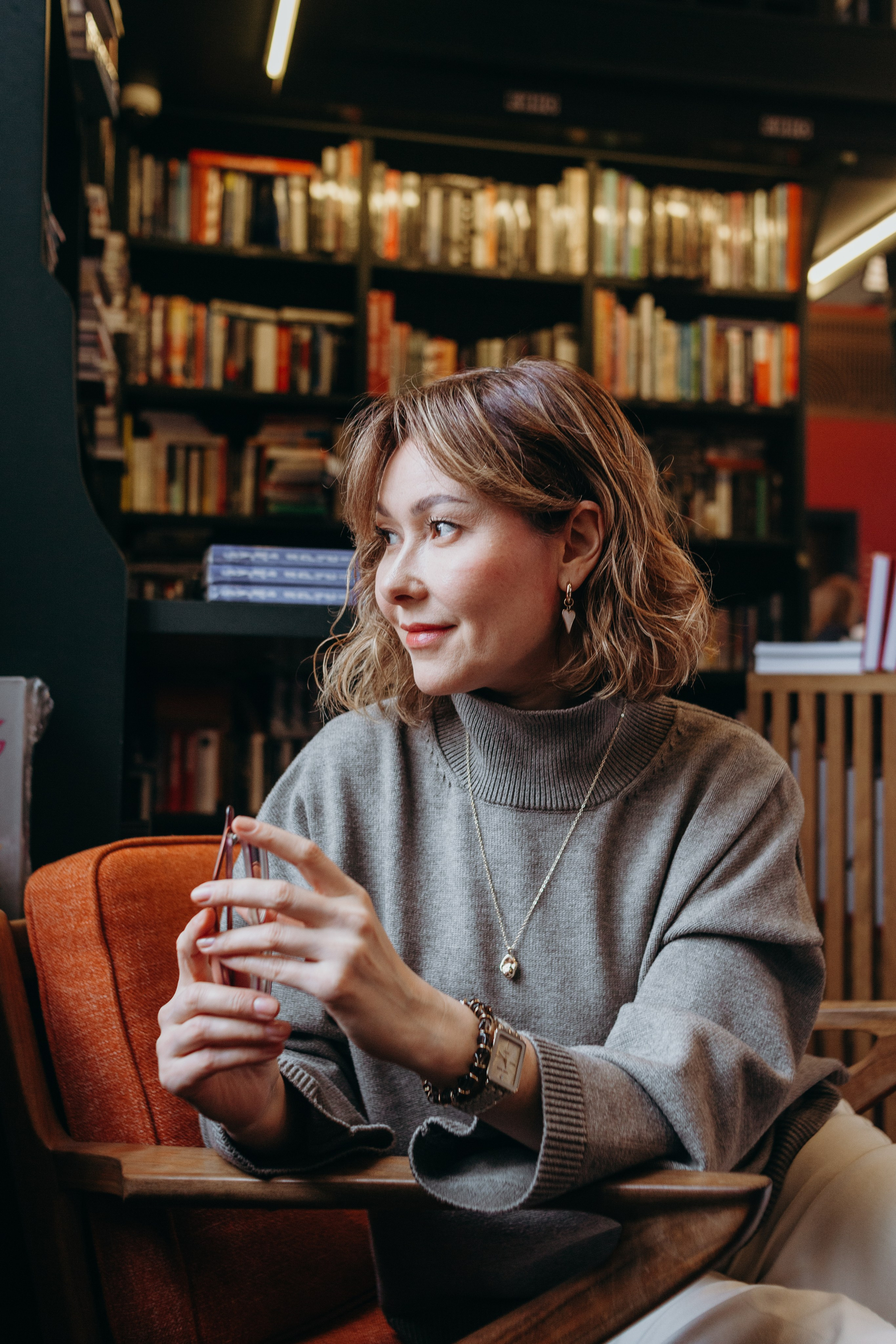 Имиджевая фотосессия для стилиста в Подписных изданиях. Семейный фотограф во Всеволожске и Санкт-Петербурге Юлия Капустина