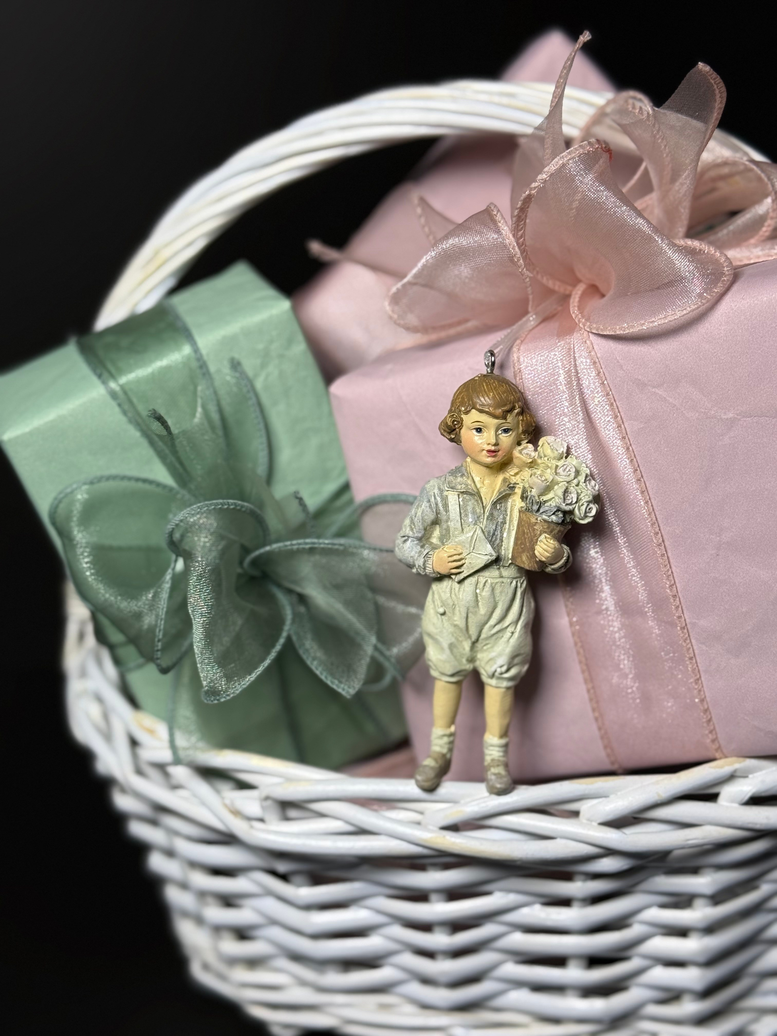 Корзина «Манговая зефирка». Студия подарочных наборов «Владия»