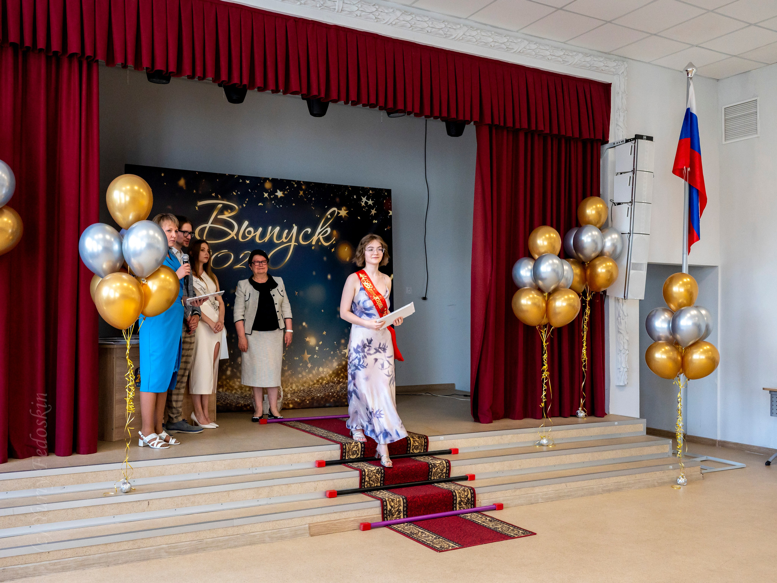 Репортаж о выпускном 9 классов в школе № 7 города Королёва, 26.06.24г. Профессиональный фотограф интерьеров в Москве Юрий Федоскин