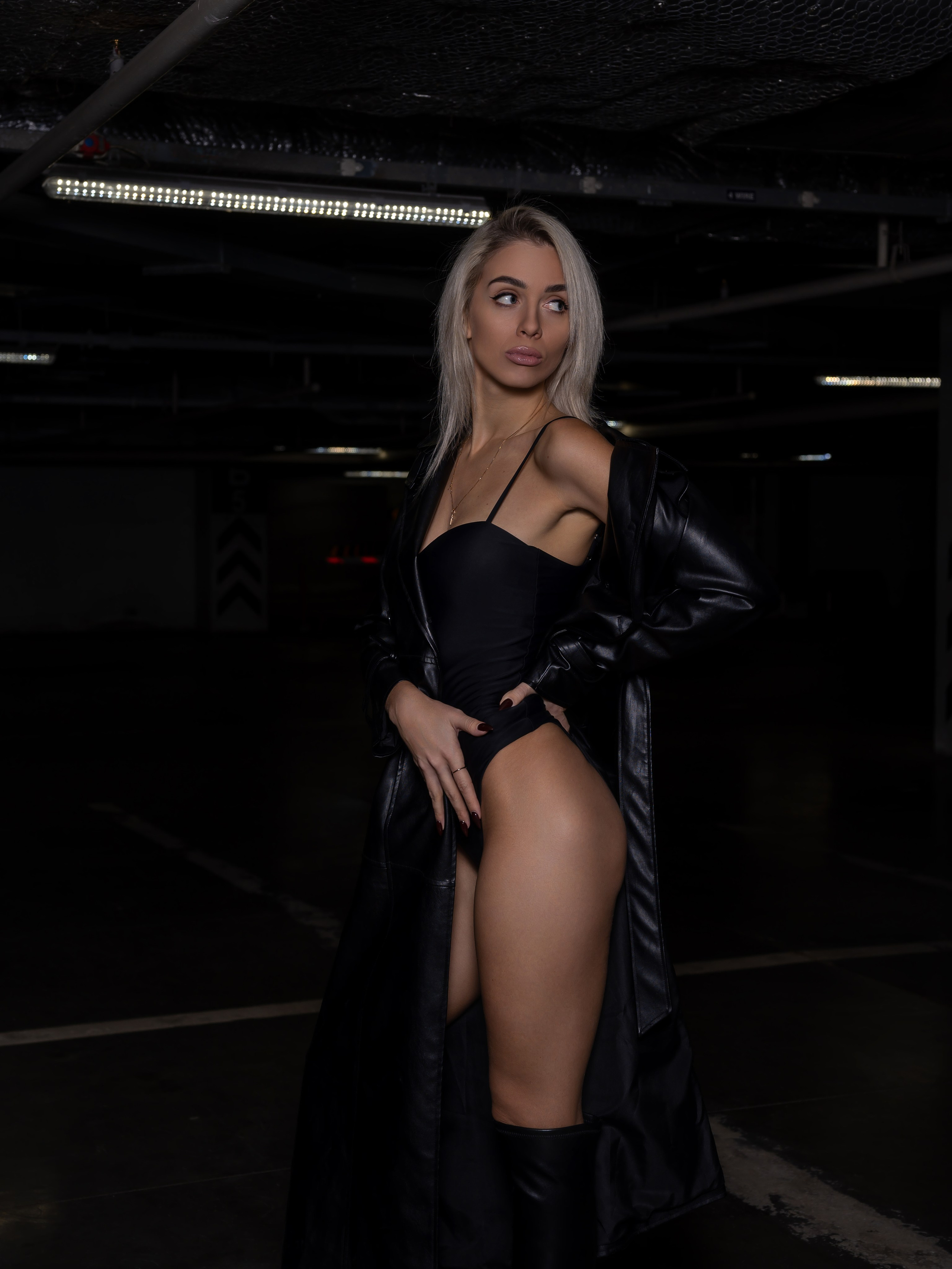 На парковке. Портретный и будуарный фотограф в Воронеже. Игорь Бабичев