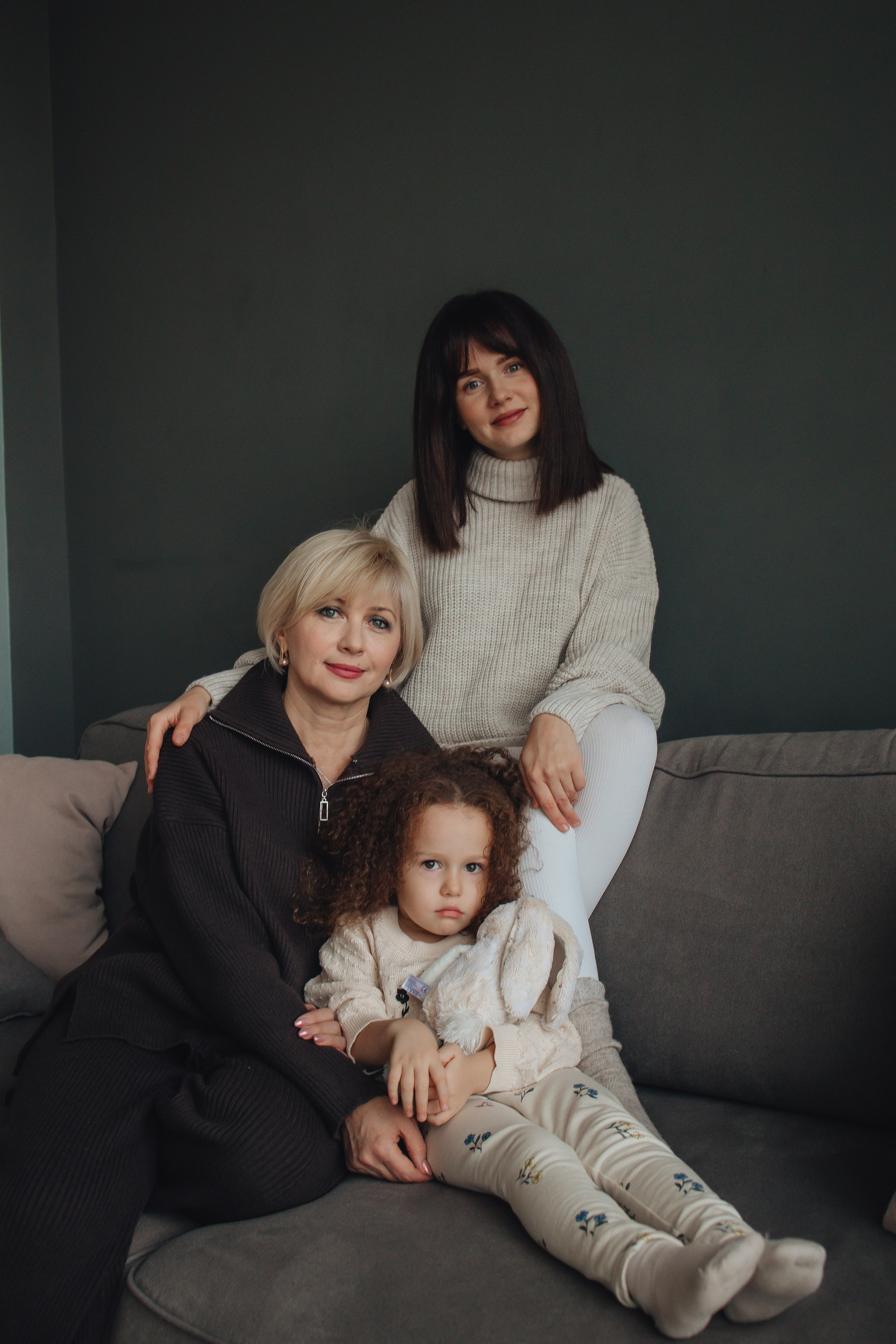 В ожидании сестренки перед Новым годом. Фотограф Новосибирск