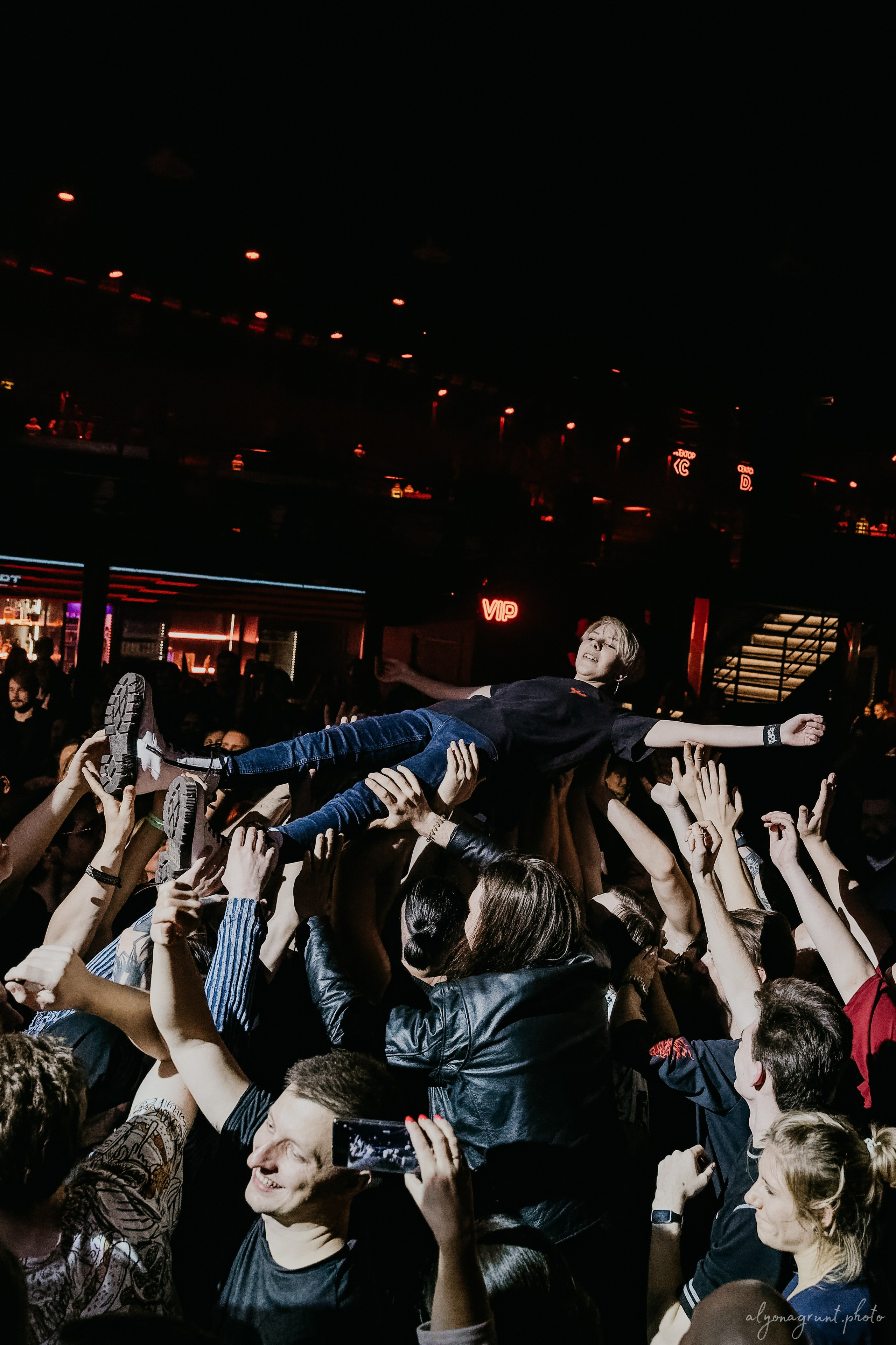 Таймсквер, фоторепортаж, СПБ, Космонавт, 14.11.2025. Алена Адрианова: фотограф в Санкт-Петербурге