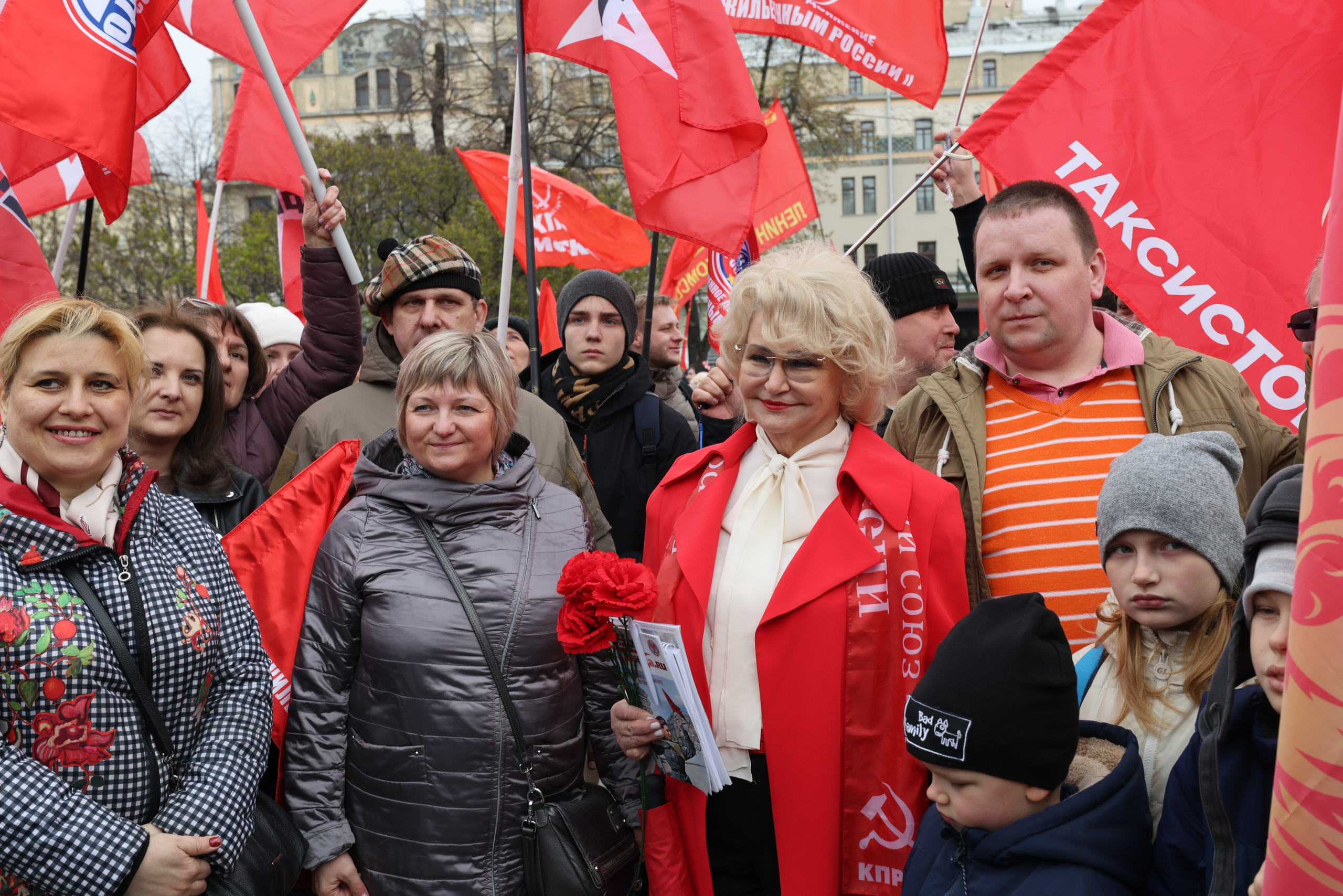 Мир! Труд! Май!. Фотограф Сергей Ловкий