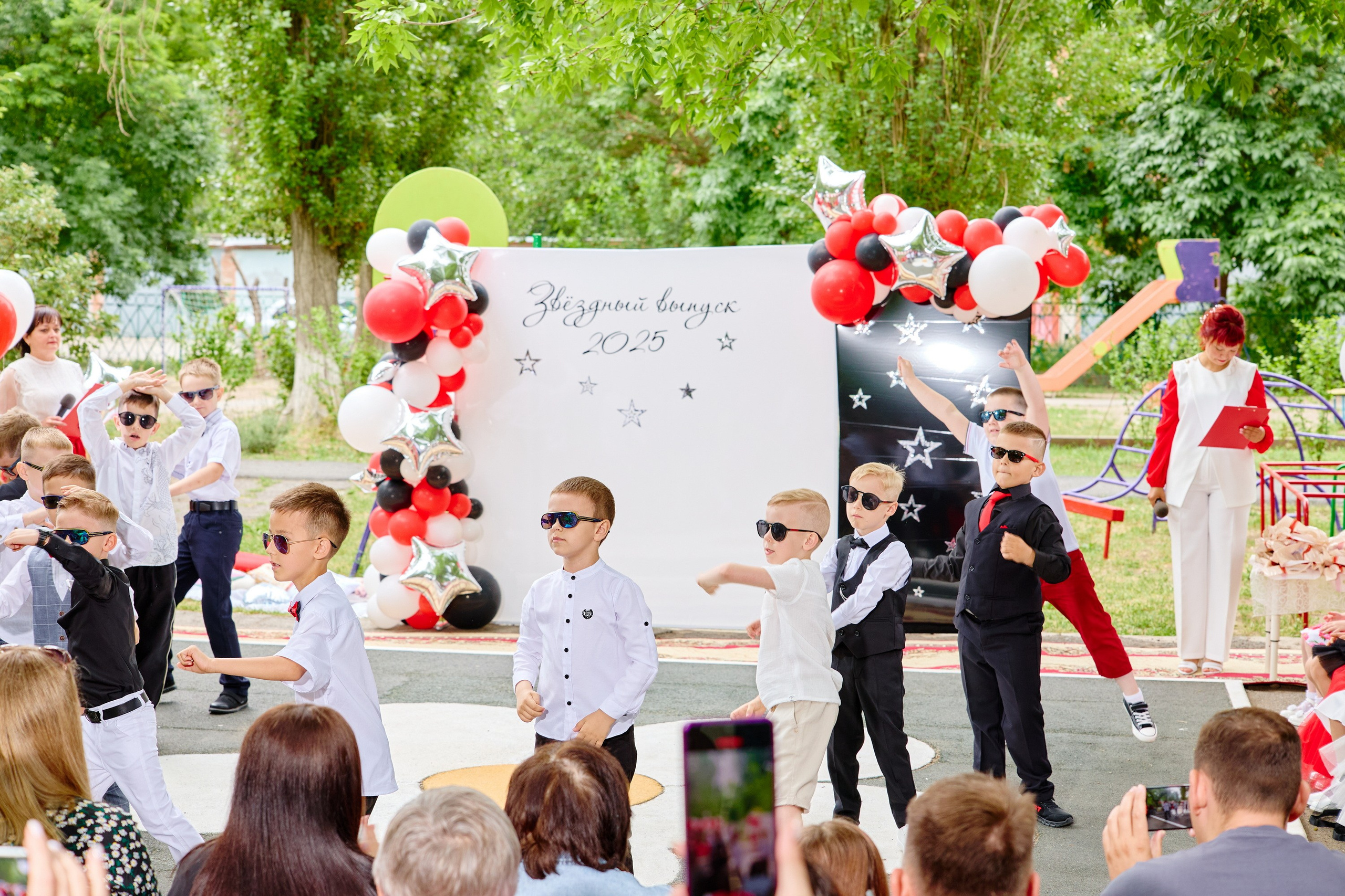 Выпускной 45 сад. Фотограф Выпускные альбомы Таганрог Сергей Коробченко