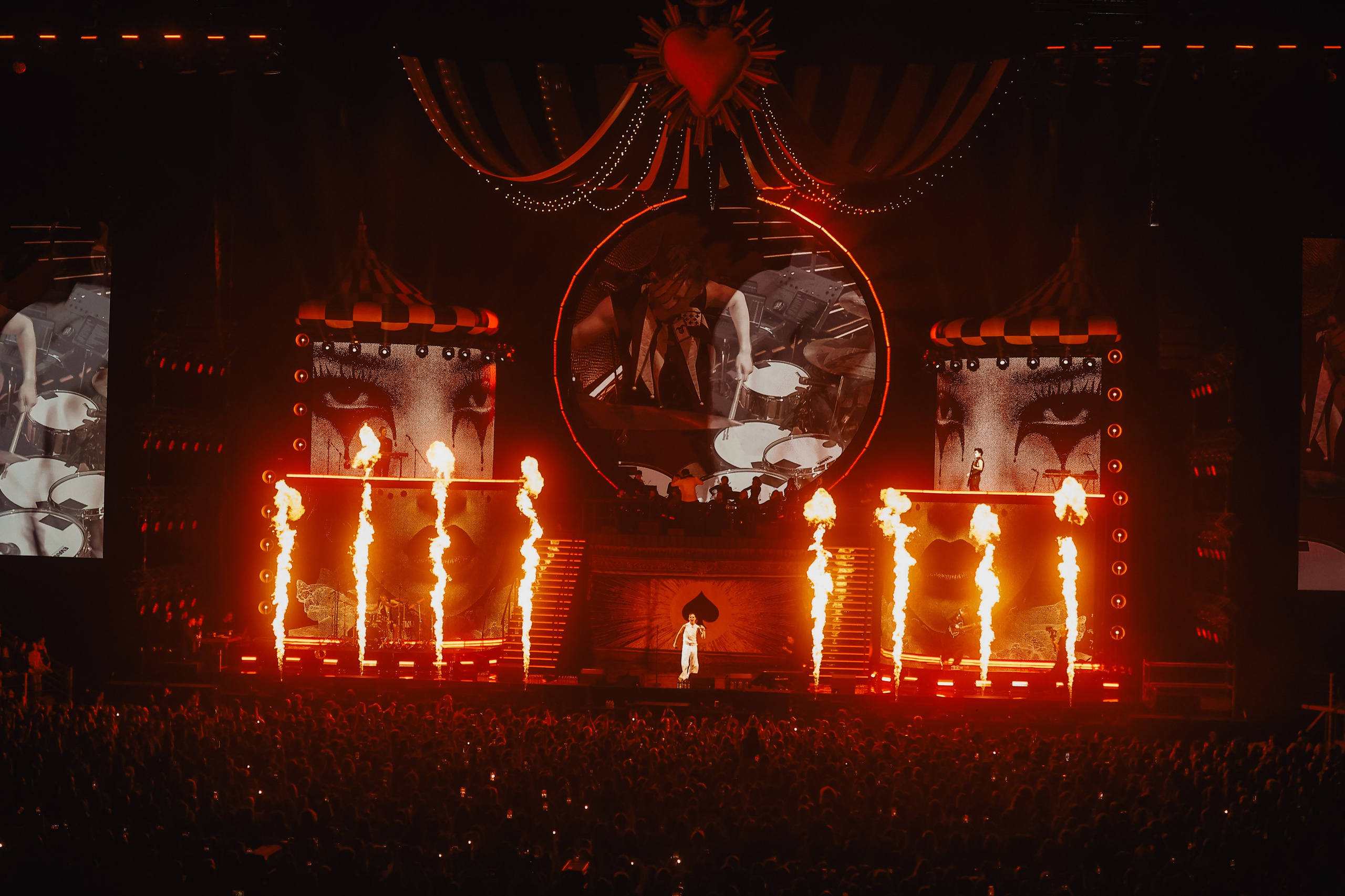 ВАНЯ ДМИТРИЕНКО