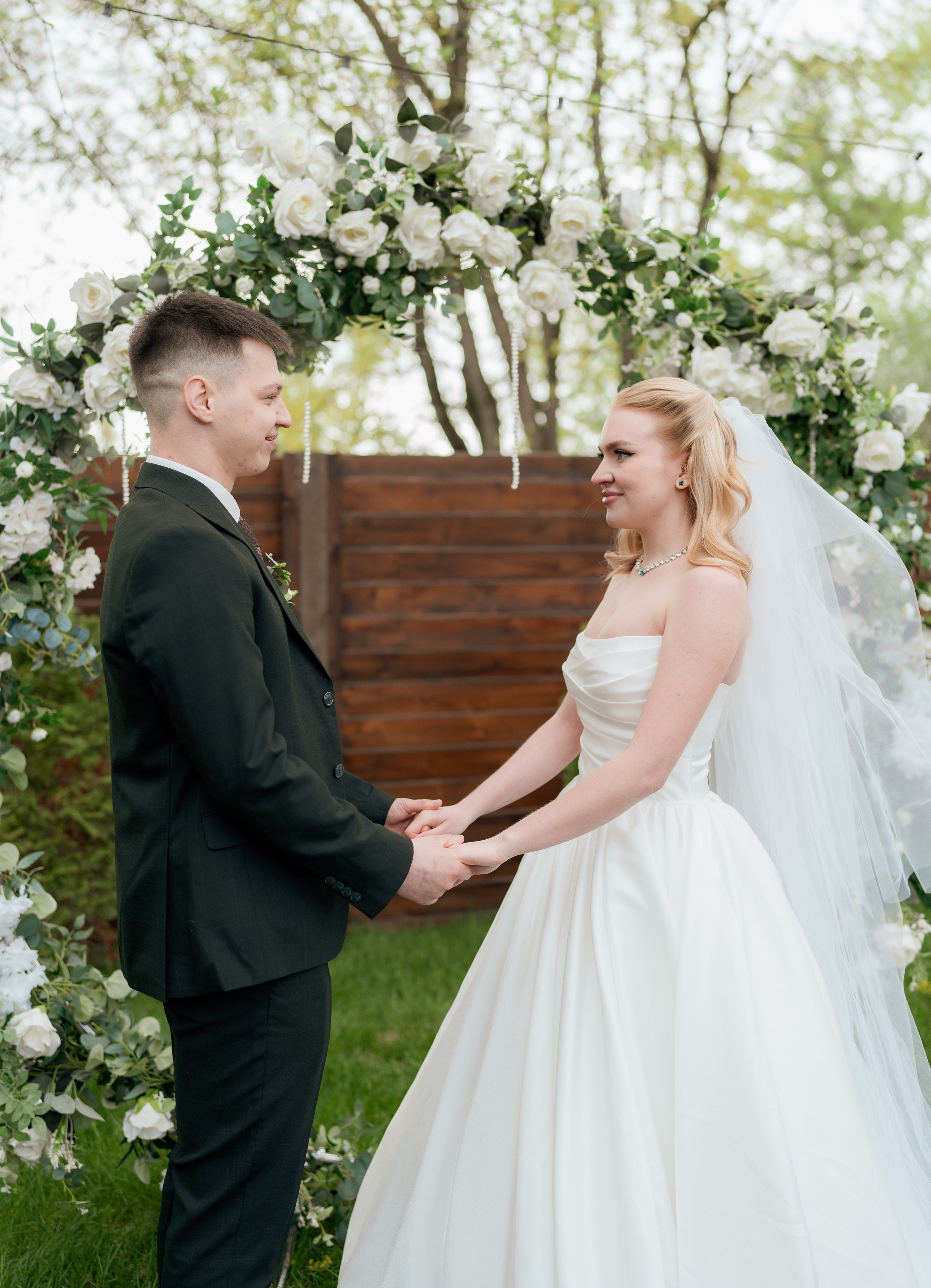 Алиса и Влад. Полный свадебный день (утро, усадьба, прогулка, выездная регистрация, банкет). Дата съемки 26.04.2025. Свадебный фотограф Москва