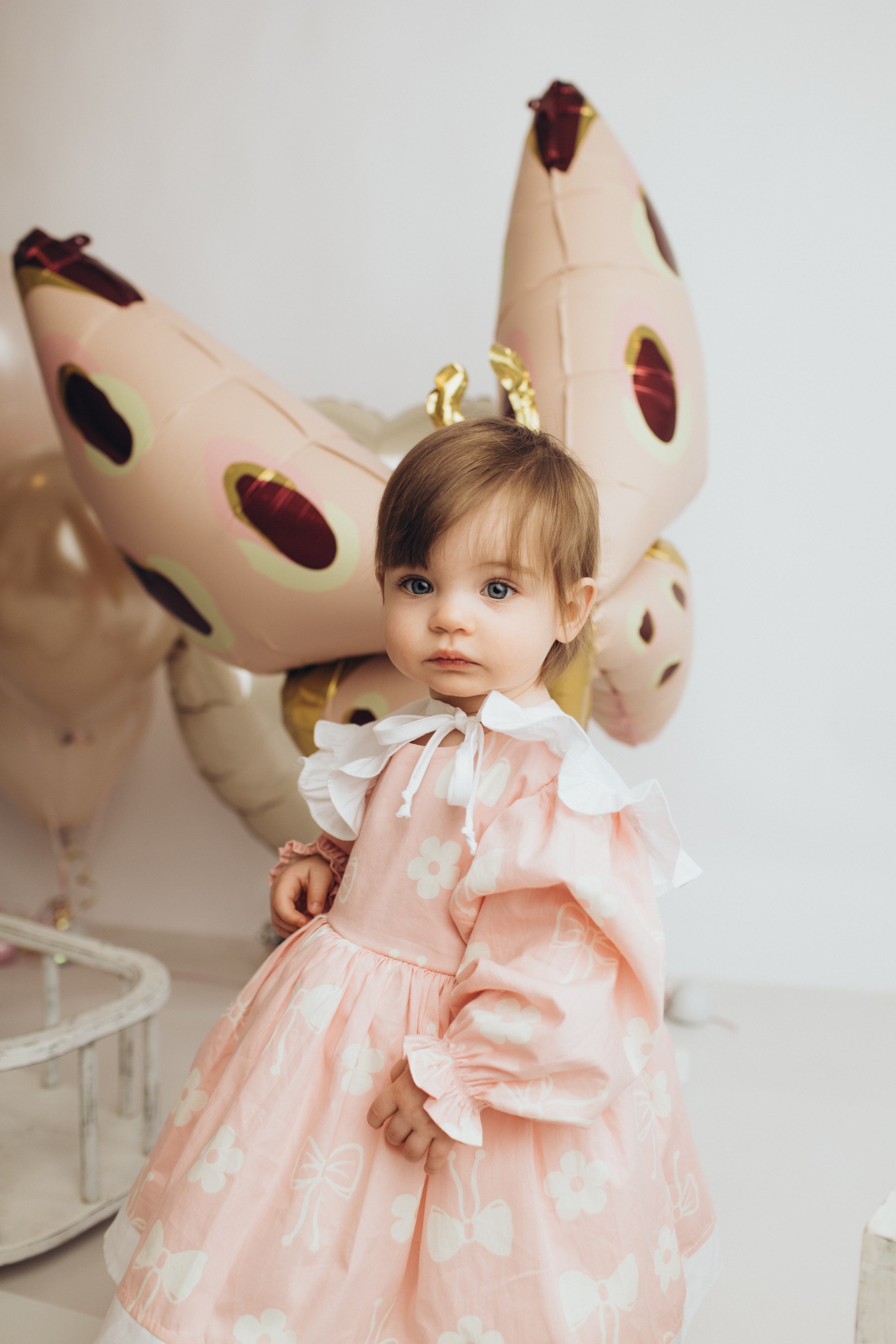 Фотосессия Первый Годик в Твери. Фотостудия для новорожденных и малышей в Твери — На ручки