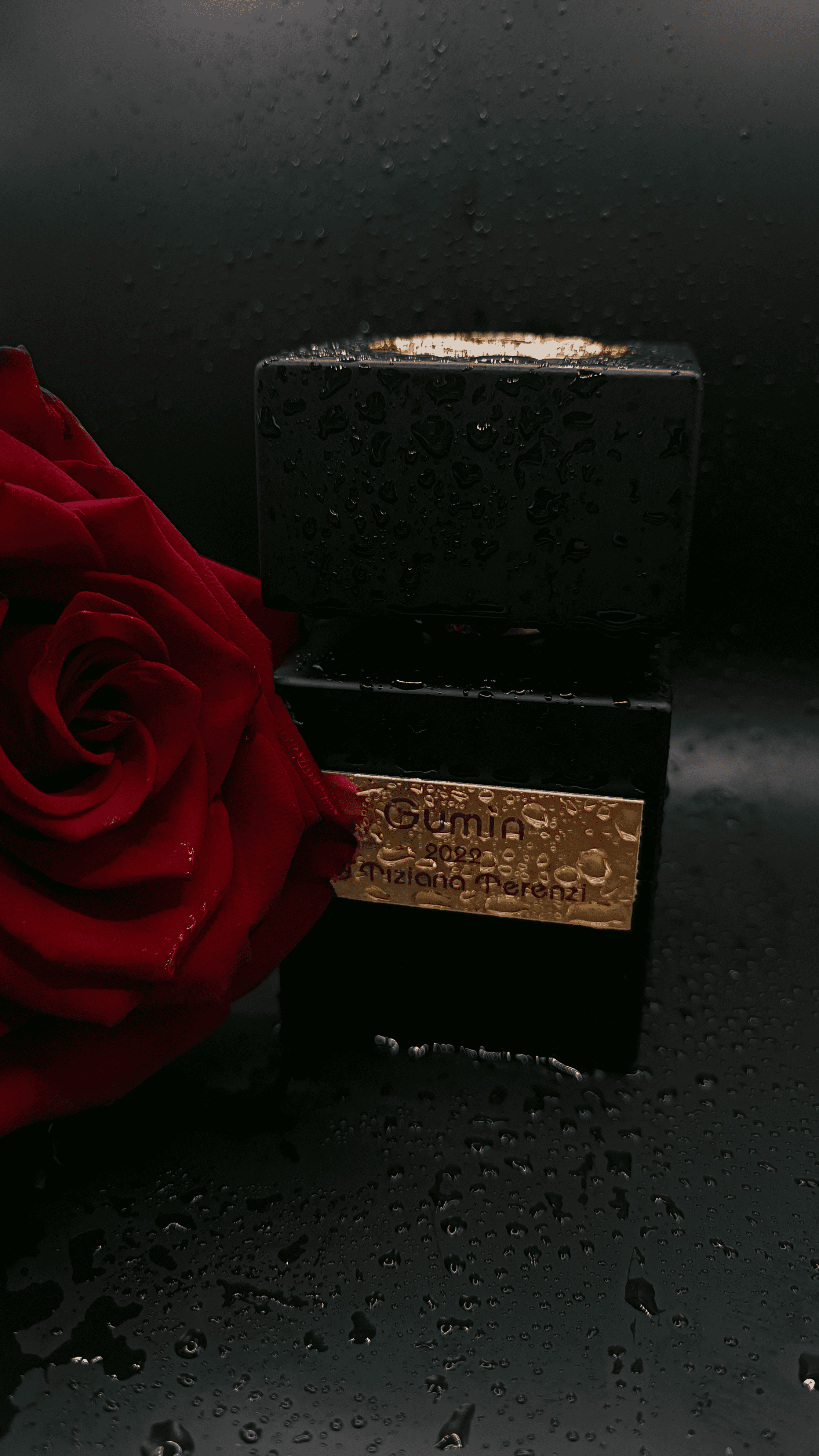 Предметная фотография духов для маркетплейсов и соц. сетей