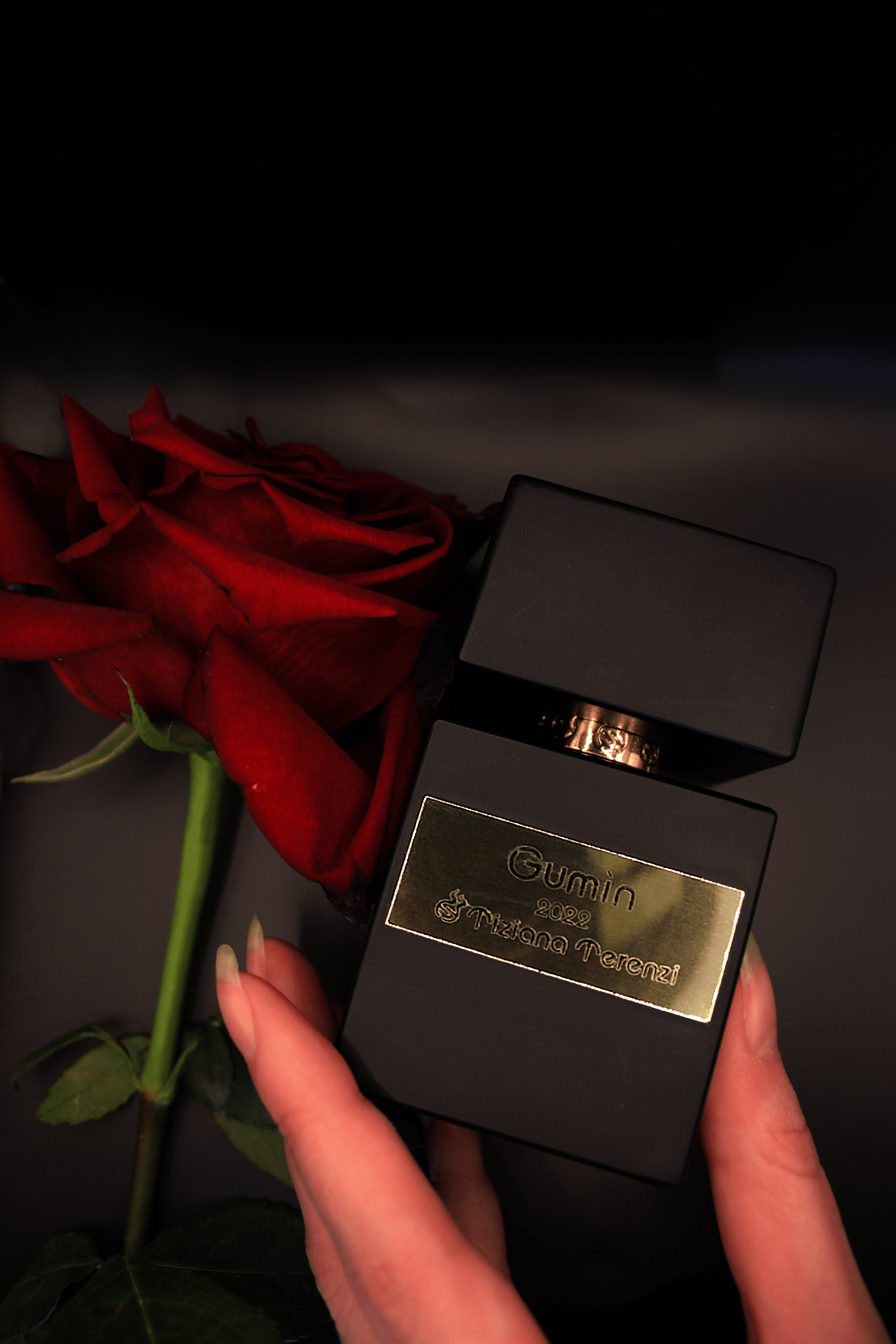 Предметная фотография духов для маркетплейсов и соц. сетей