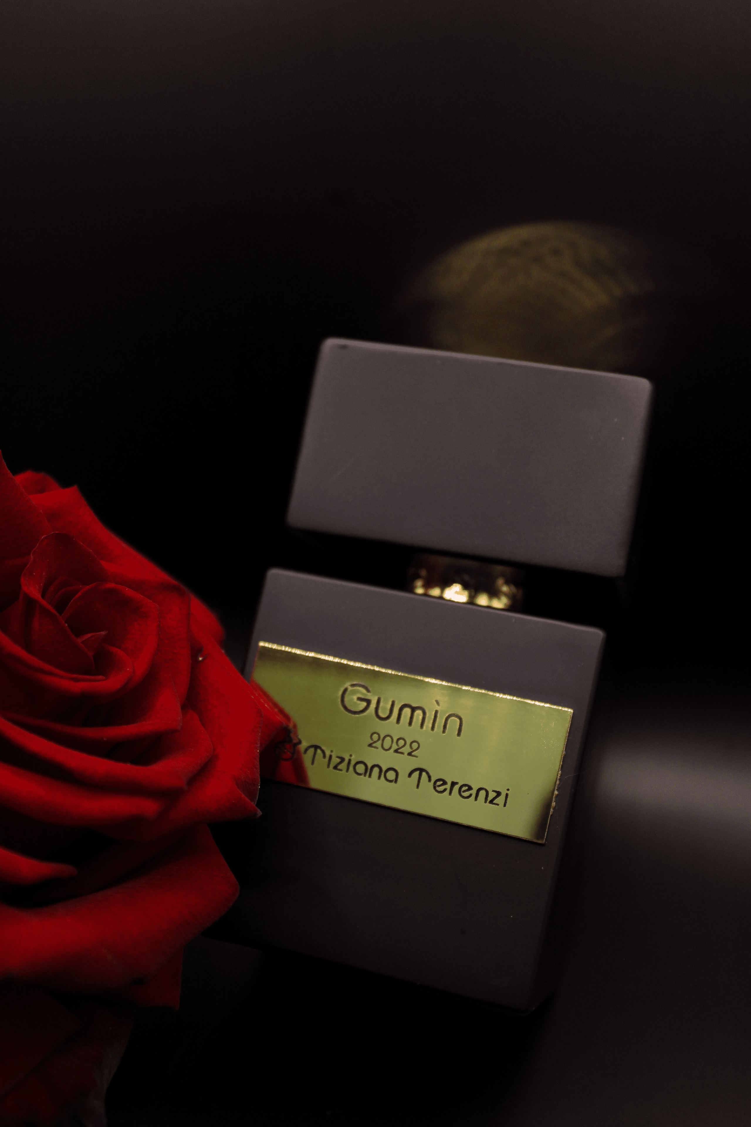 Предметная фотография духов для маркетплейсов и соц. сетей