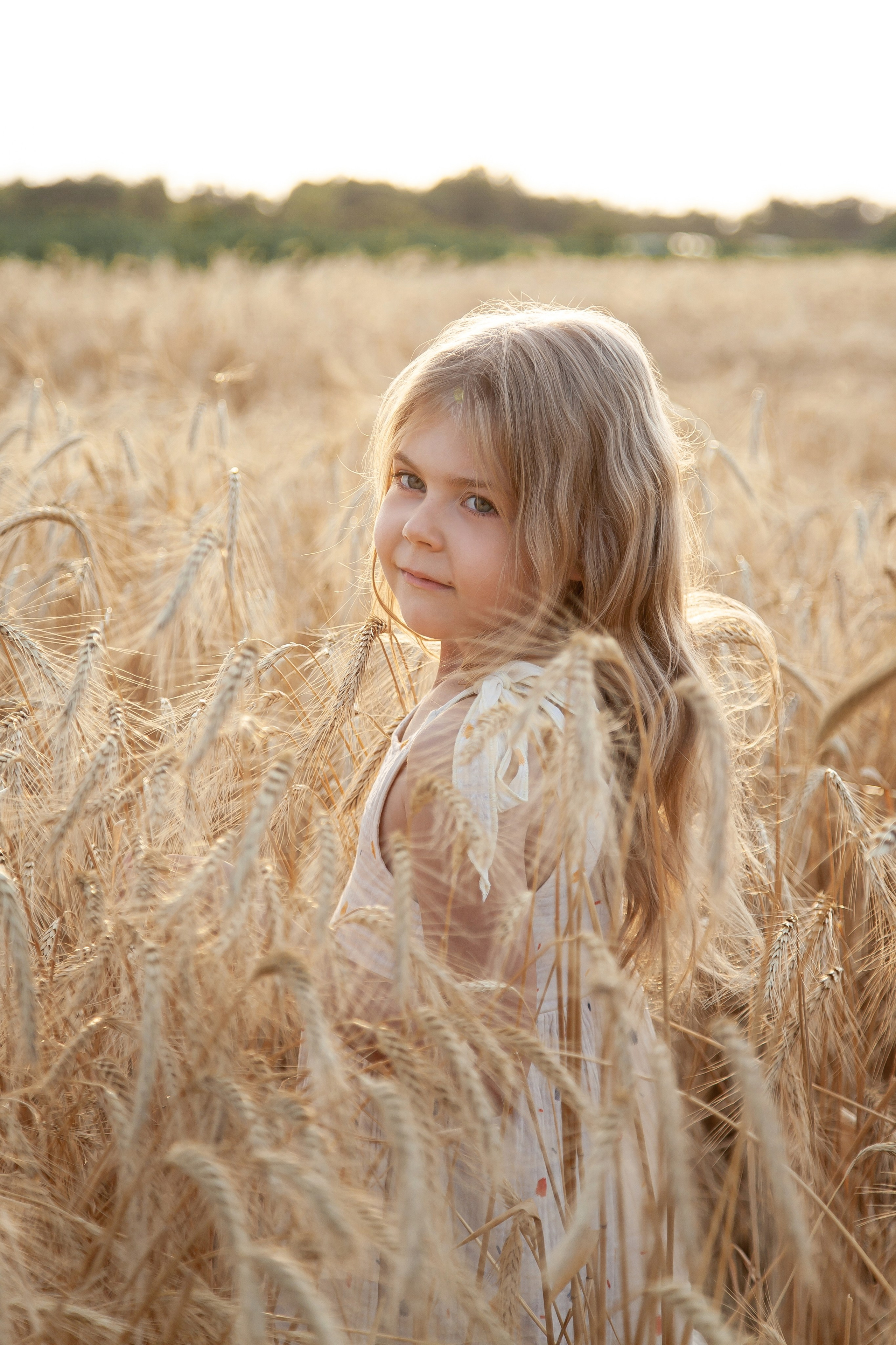 Ксюша в поле. Фотограф в Волгограде Норченко Светлана