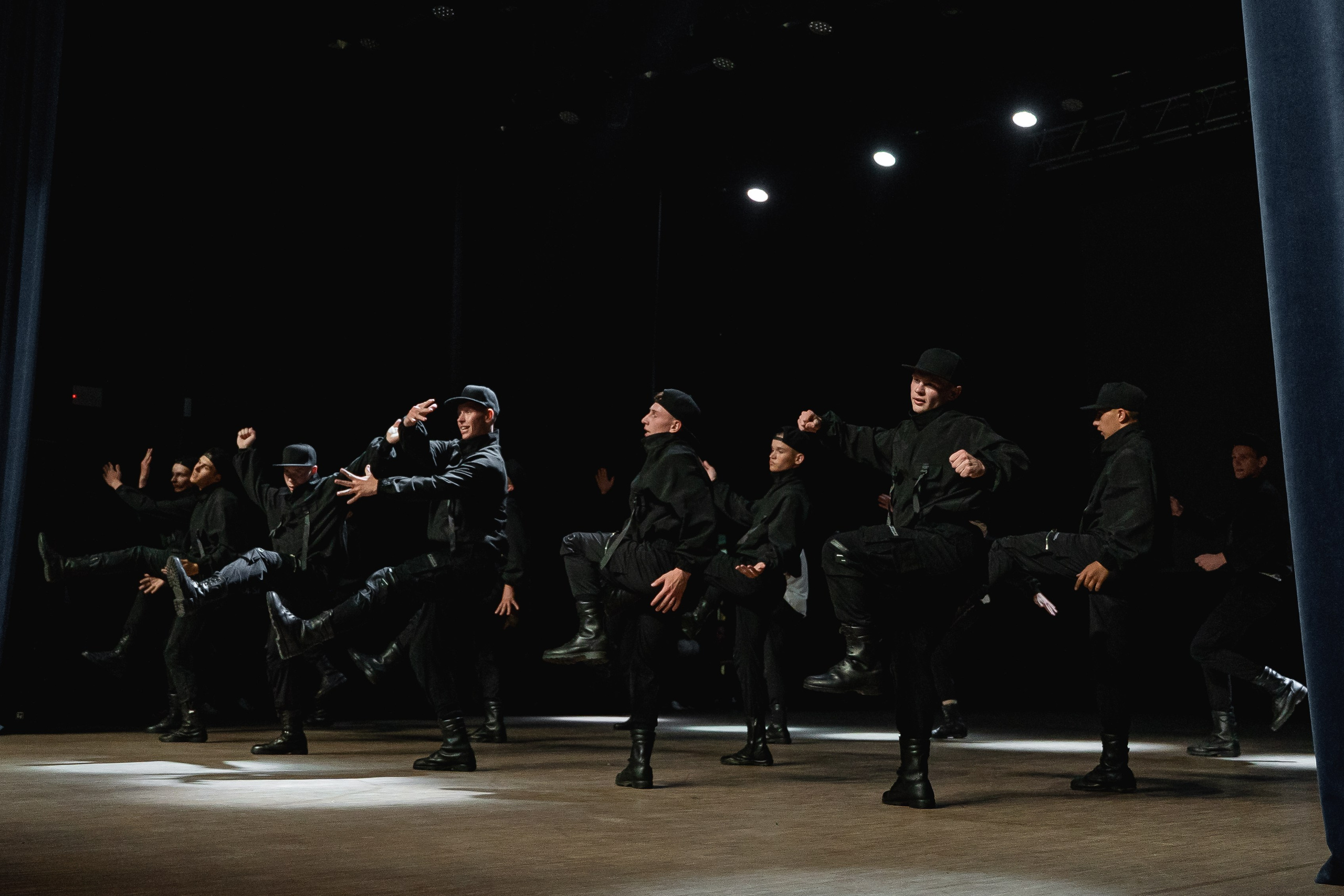 Отчётный концерт танцевально-спортивного клуба «PULSE». Портретный и репортажный фотограф в Воронеже: Анастасия Пузикова