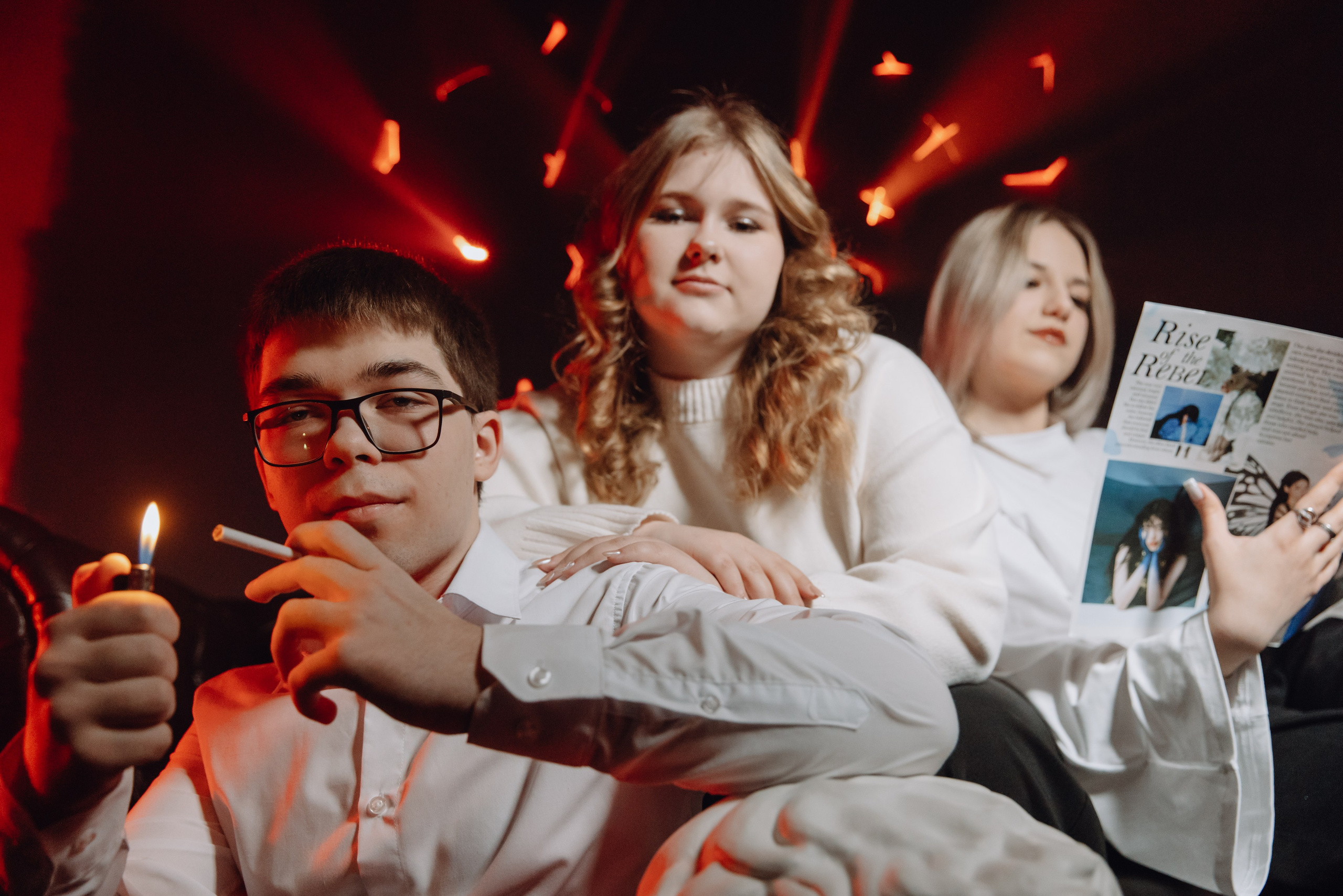 Школьные альбомы в Чернянке. Фотограф Максим Никонов