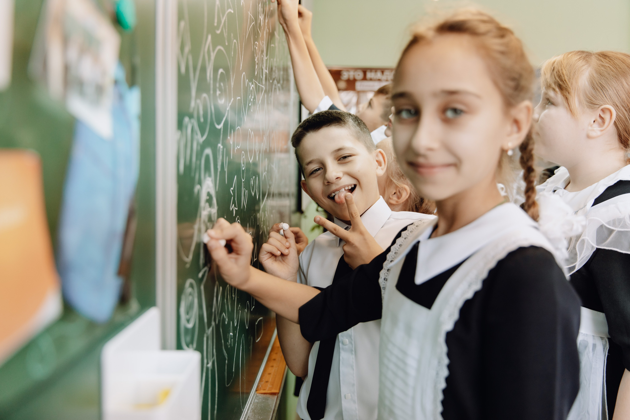 Школьные альбомы в Чернянке. Фотограф Максим Никонов