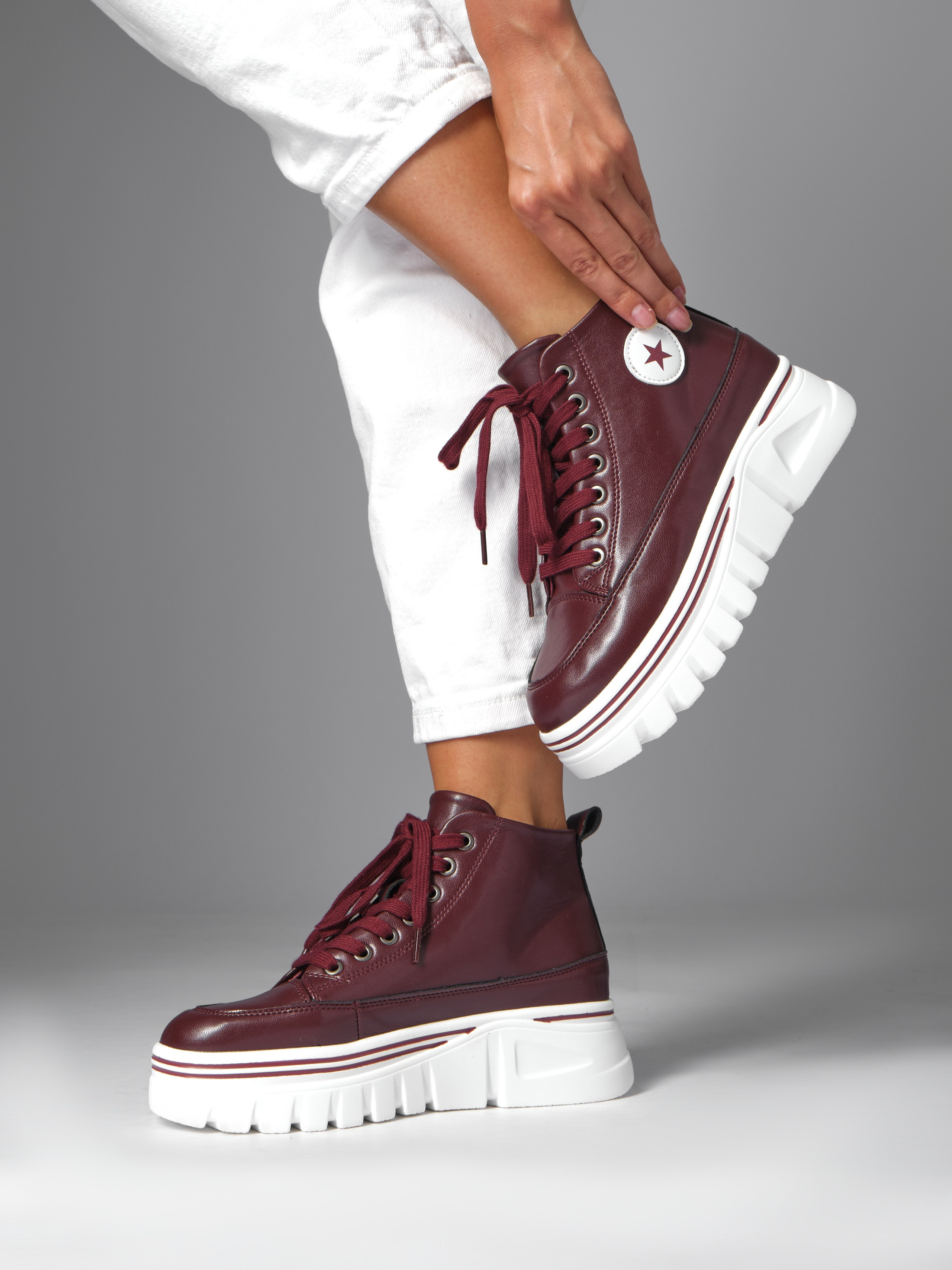 Кроссовки. Фотостудия для Wildberries Ozon