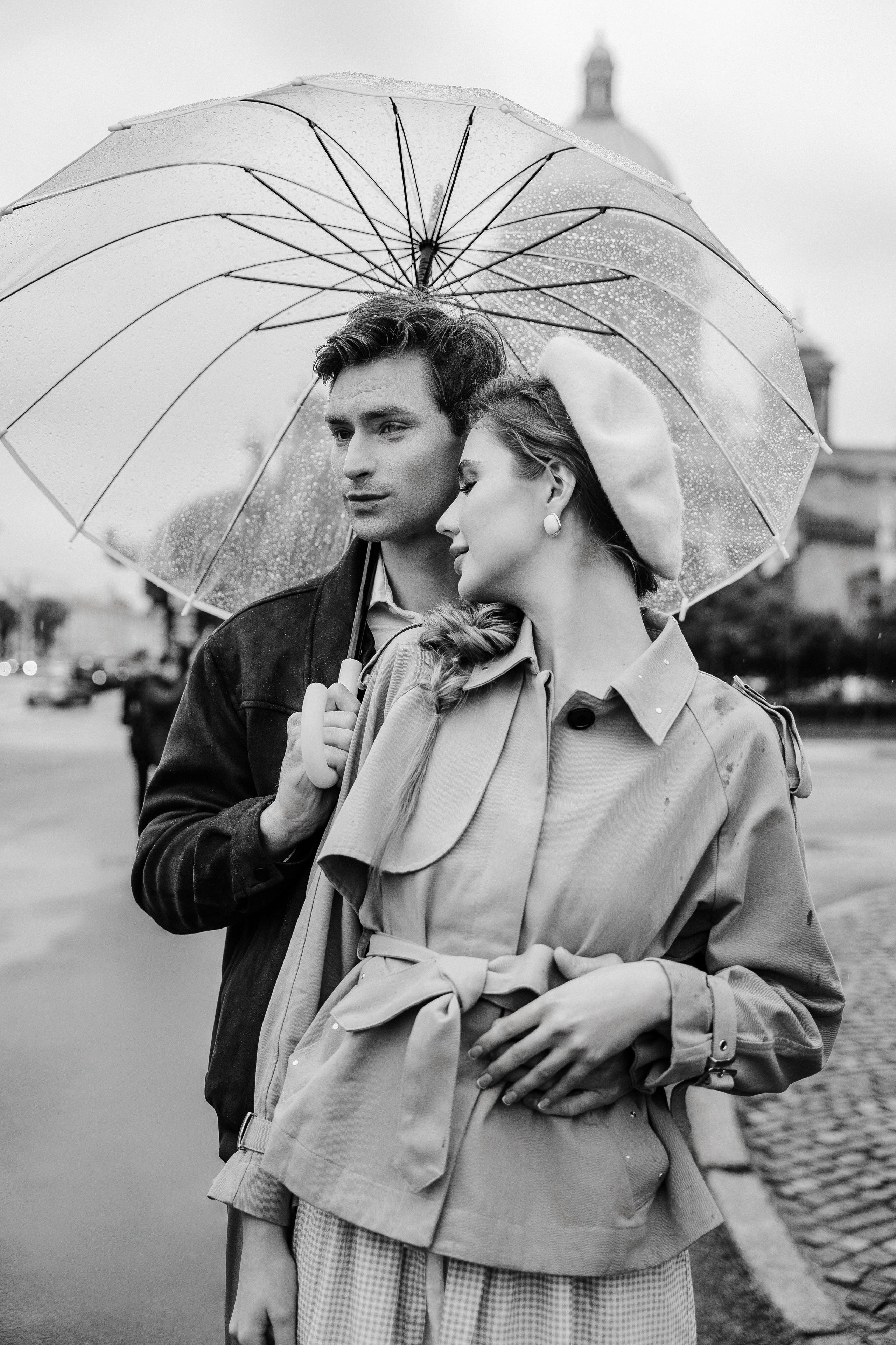 Двое под одним зонтом