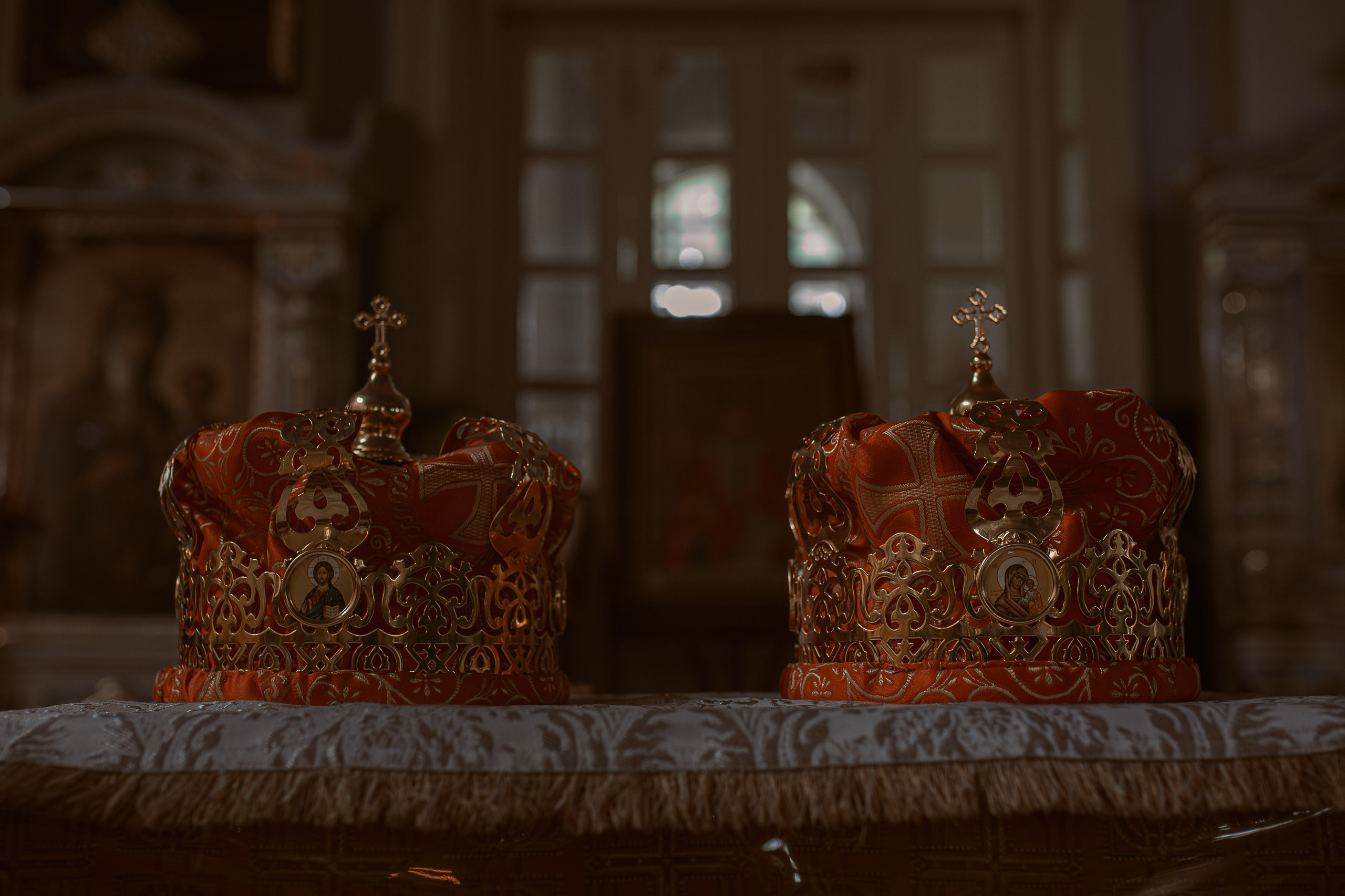 венцы на венчании в Ташкенте