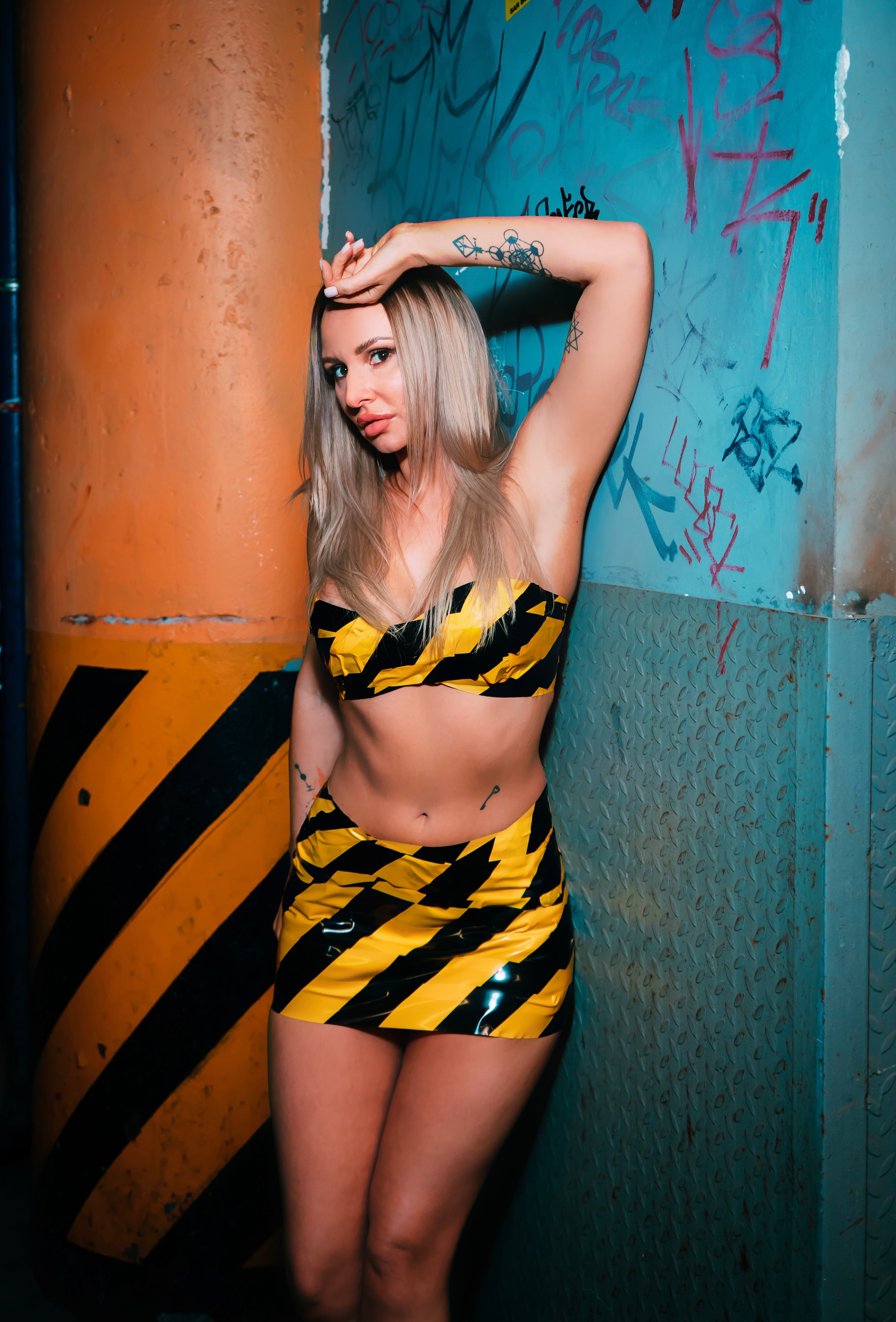 Съемка на парковке — модель Дина. Фотограф Москва и Видеограф Москва