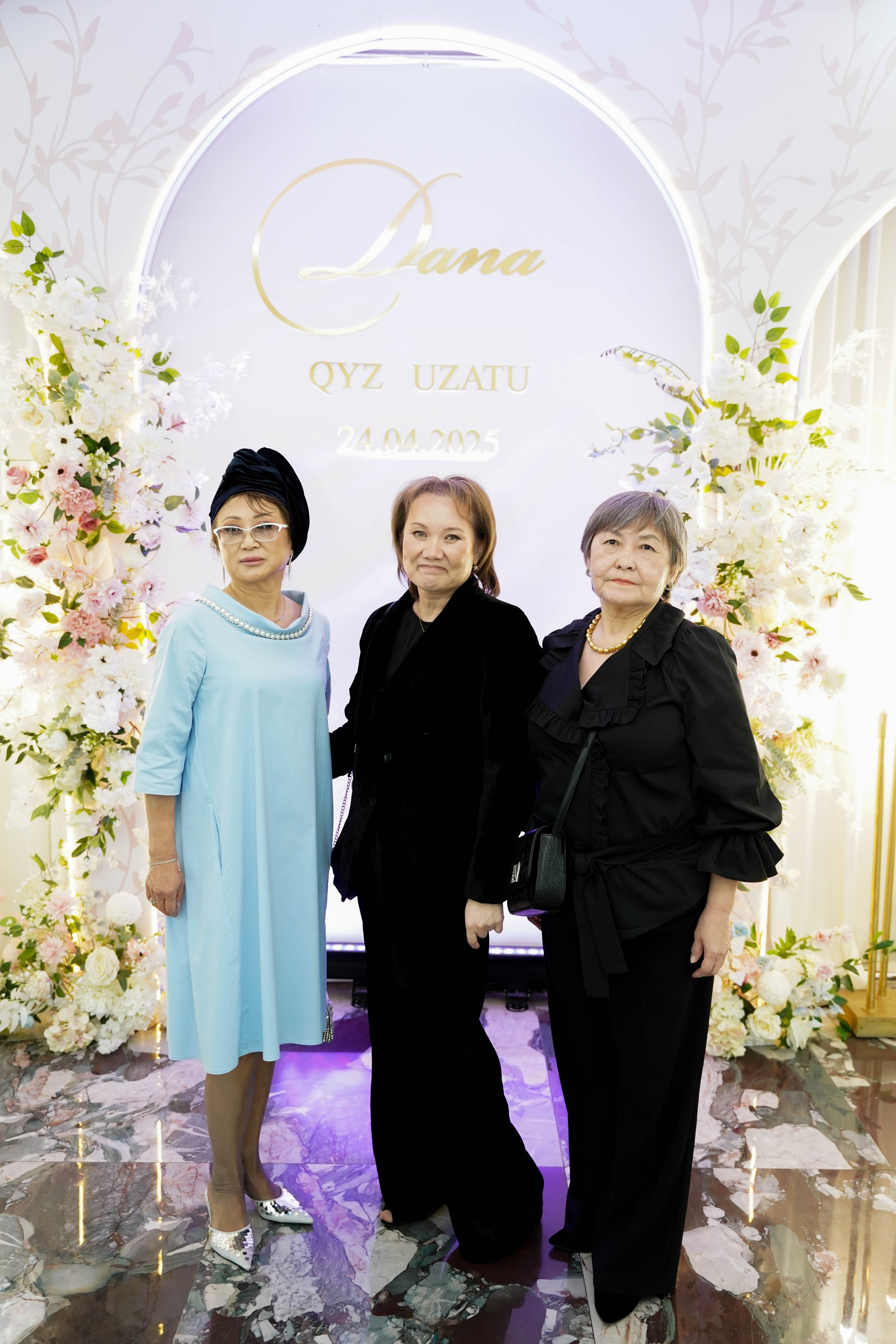 Dana uzatu. Фотограф Ернар Ержанов