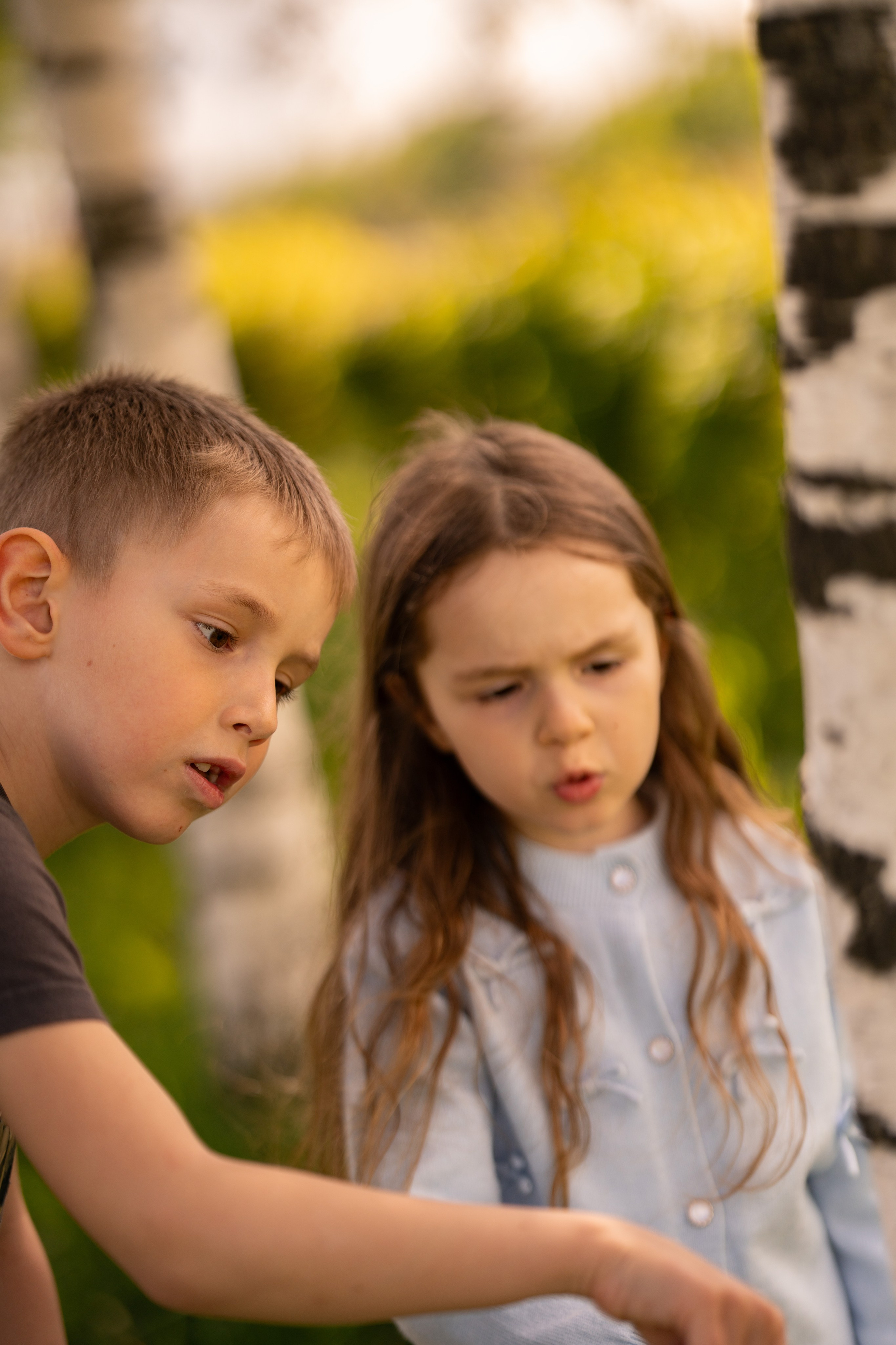 Ксения, Кирилл и Кристина в цветущем саду. Семейный и портретный фотограф в Санкт-Петербурге Татьяна Гримоть
