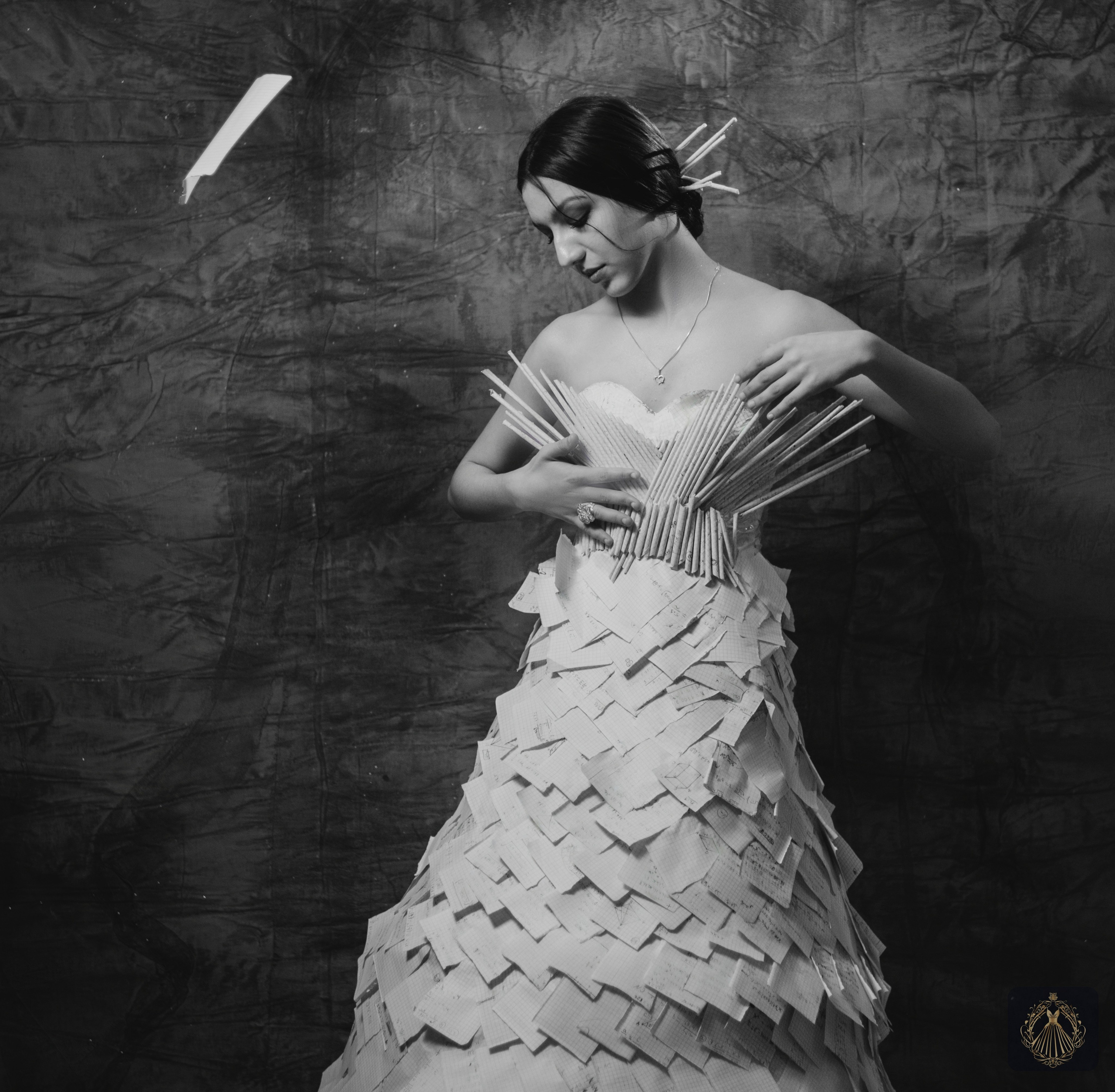 Бумажное платье. Портретный фотограф Денис Милютин