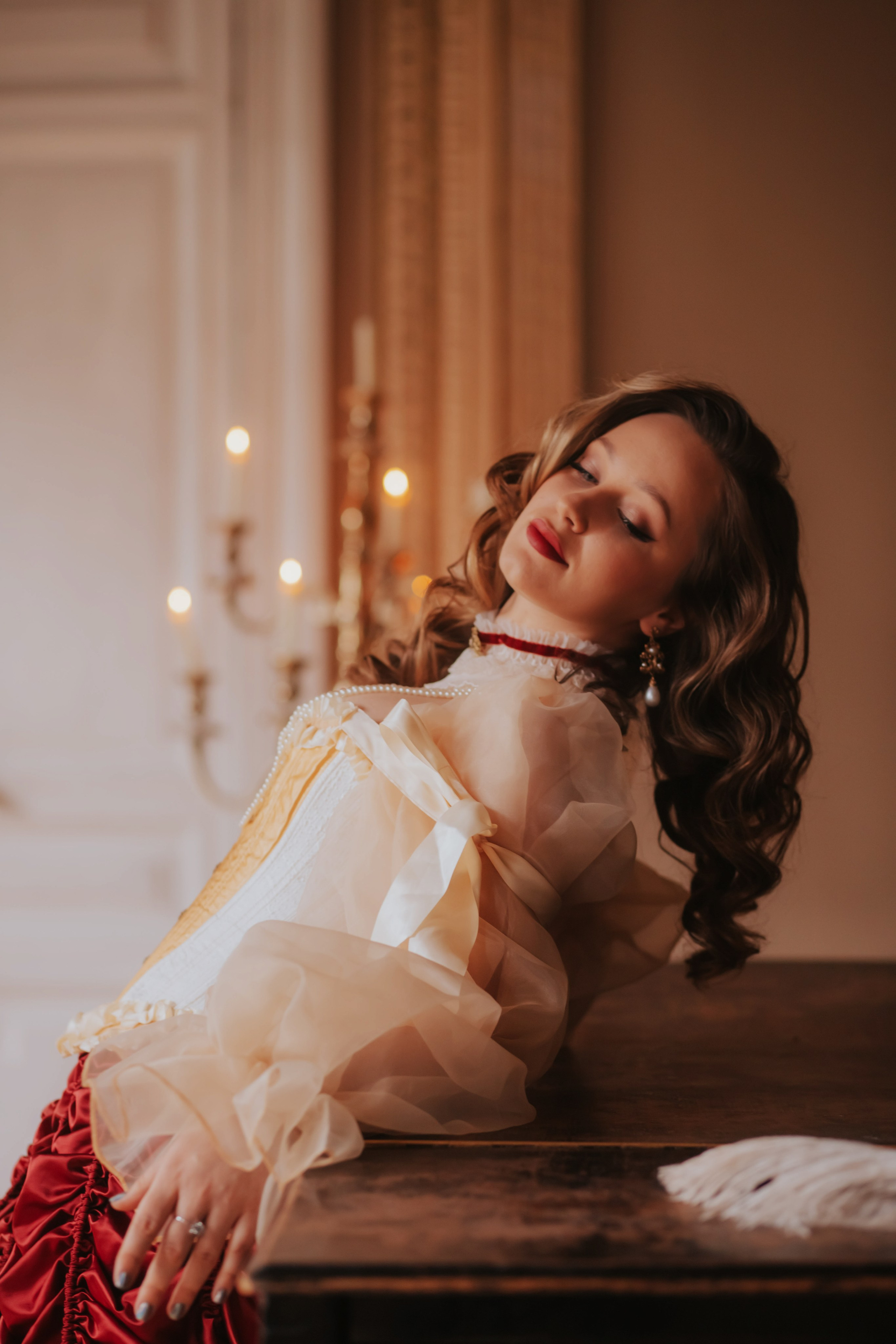 В залах старинной усадьбы. Художественная винтажная фотография