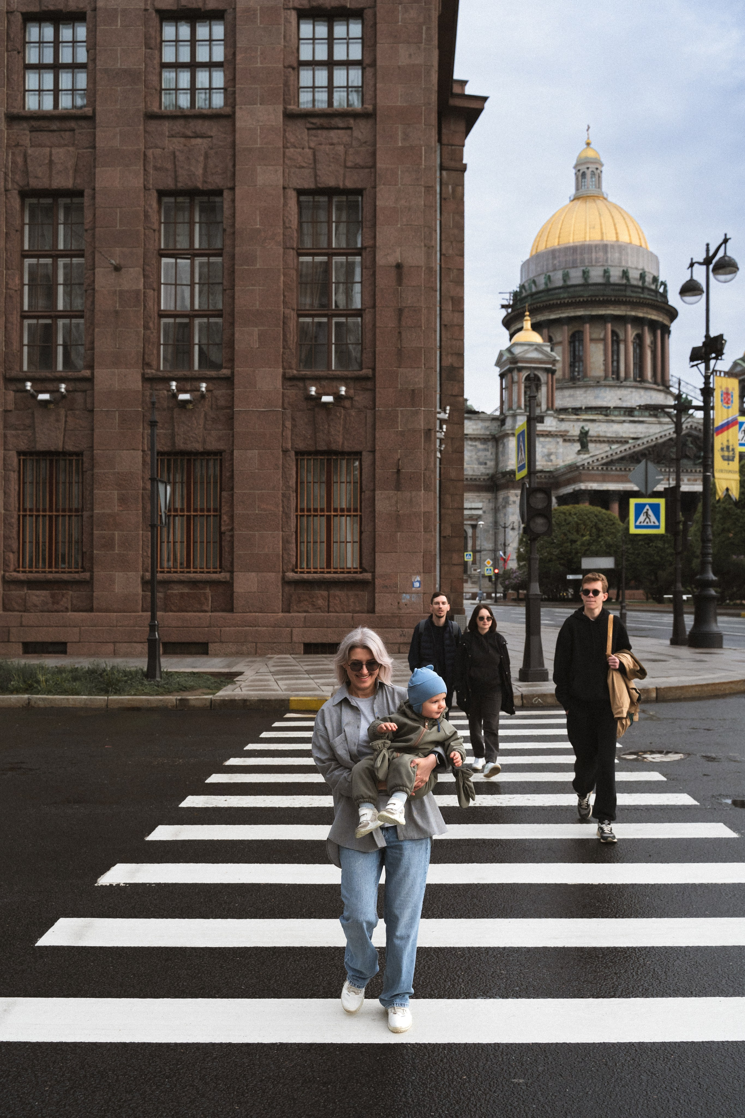 Таня и её семья 🤍 Она улыбнулась, и мне показалось, что весь мир стал светлее. — Эрих Мария Ремарк. Лайфстайл фотограф в Санкт-Петербурге — Наташа Шмидт