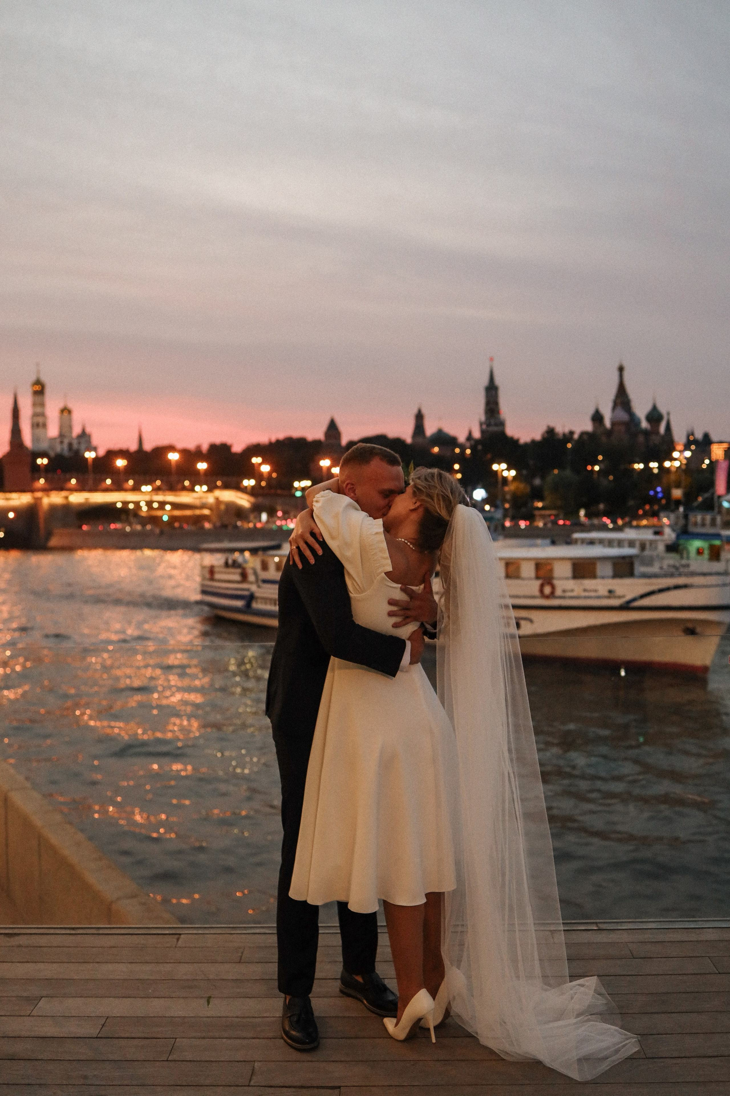 М. + Л.  Роспись в МФЦ, прогулка по ночной Москве. Семейный и lovestory фотограф в Москве Светлана Коняхина