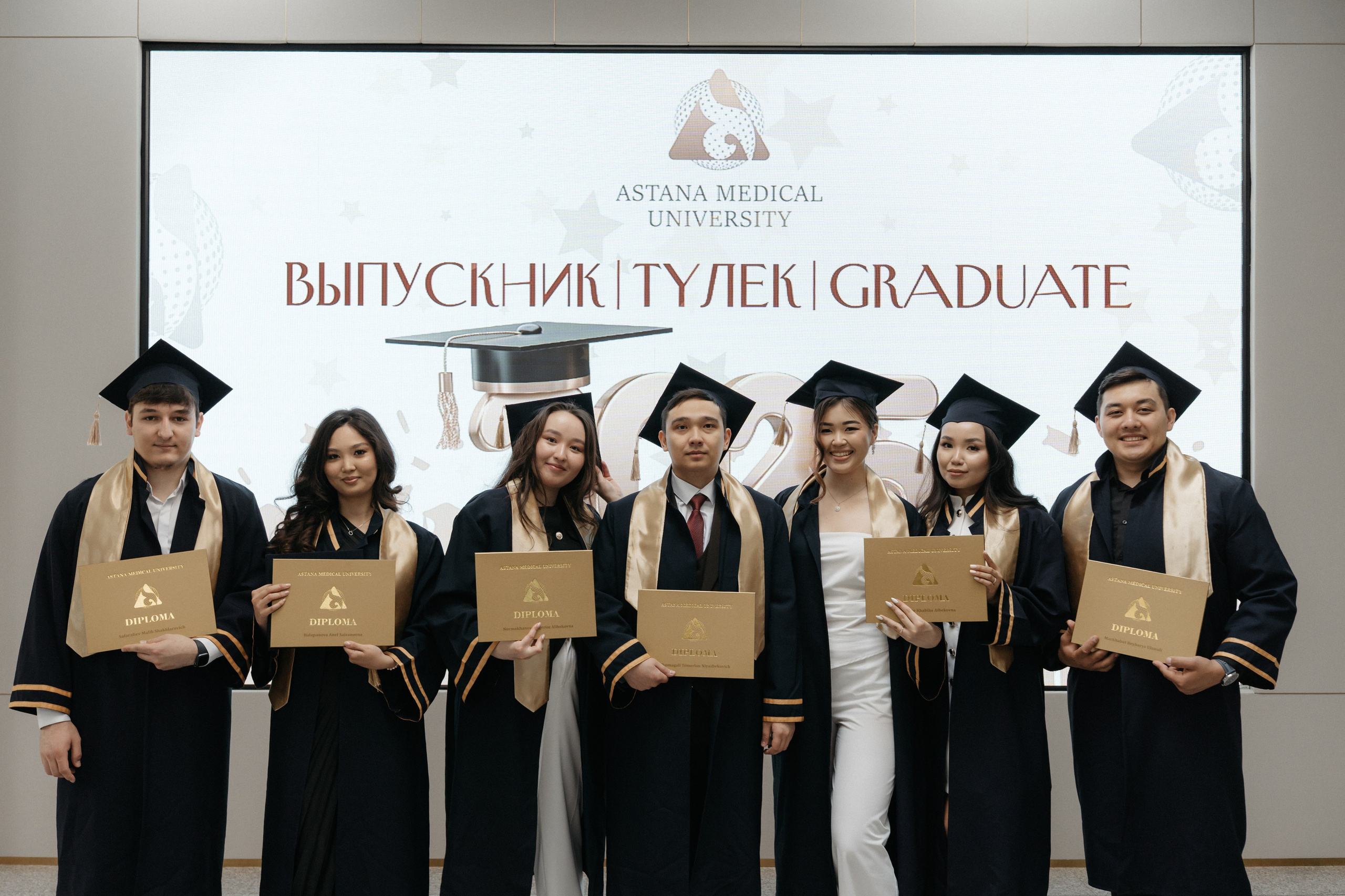 Выпускной (медицинский). Крис Богомазова