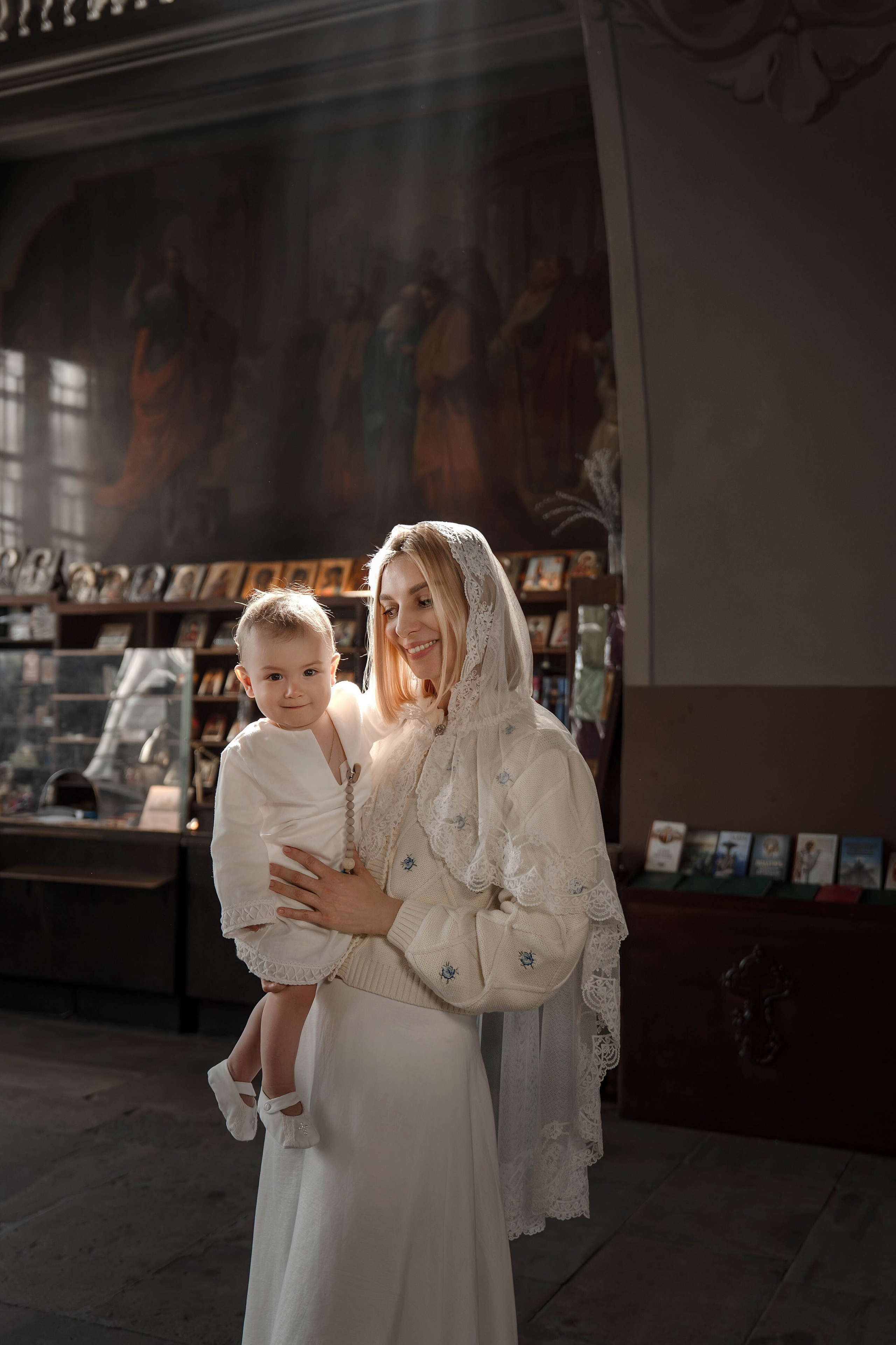 Крещение в Храме Большое Вознесение у Никитских Ворот. Фото- и видеосъёмка крещения и венчания. Фотограф на крещение Москва