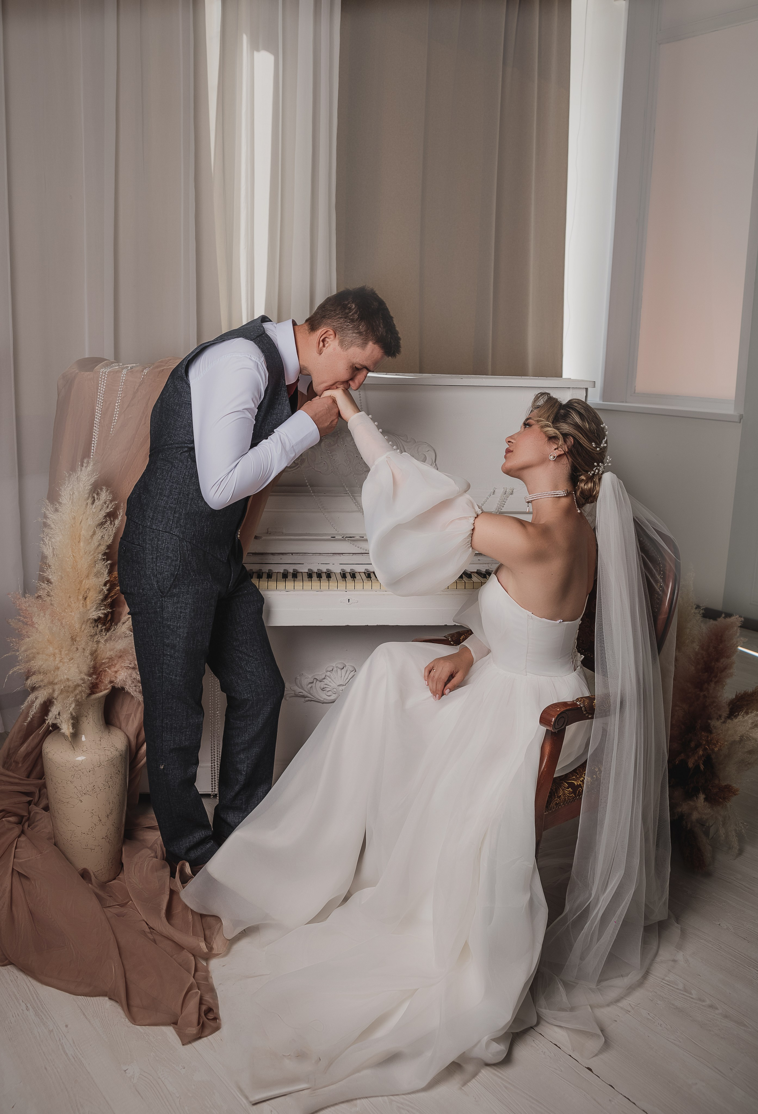 Свадебная фотосессия в фотостудии г. Саратова Яна и Сергей 28.08.2024. Свадебный фотограф, портретный фотограф в Москве и Саратове Оксана Анциферова