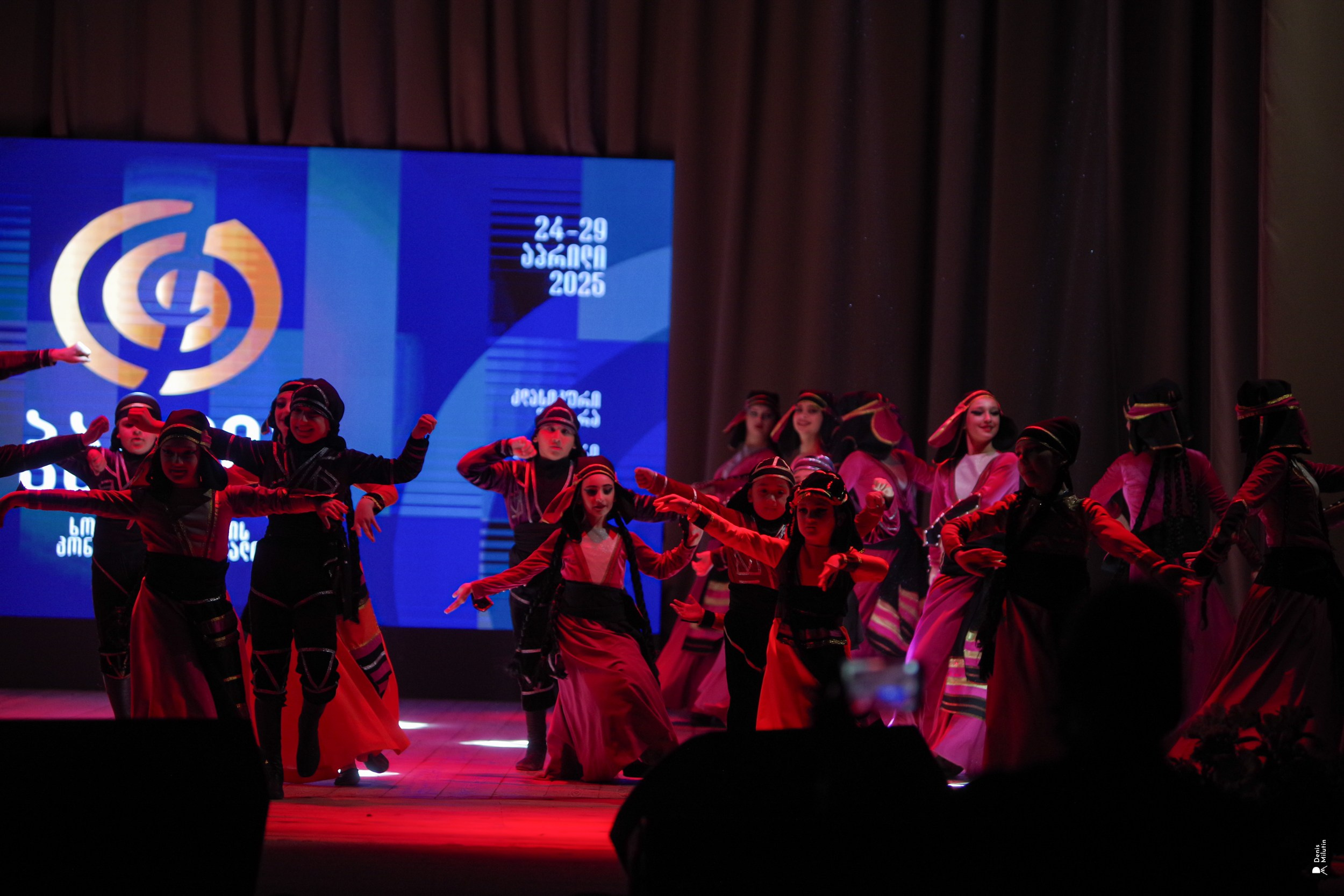 Танцы в Хоби. Портретный фотограф Денис Милютин