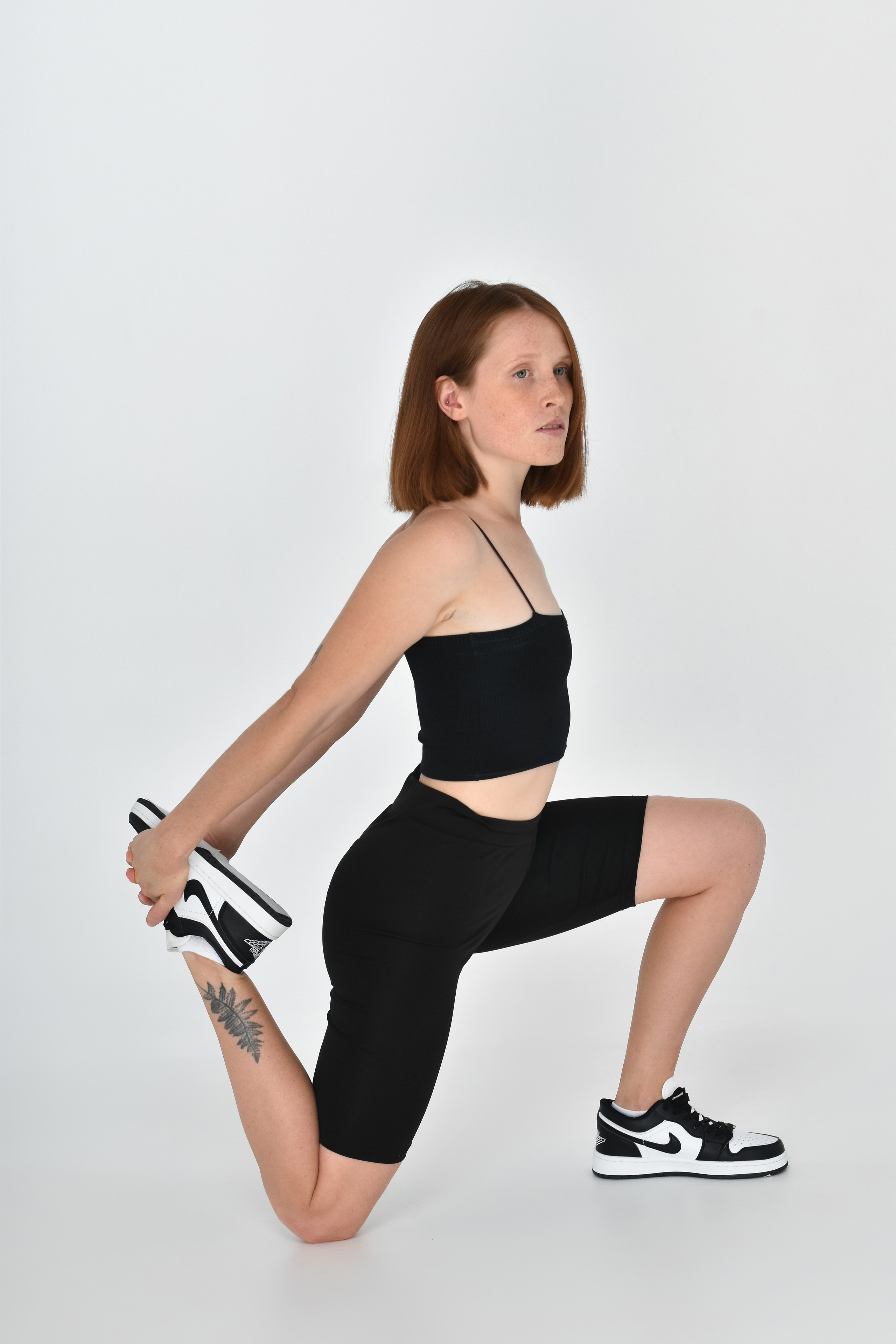 Рыжая девушка модель для маркетплейсов