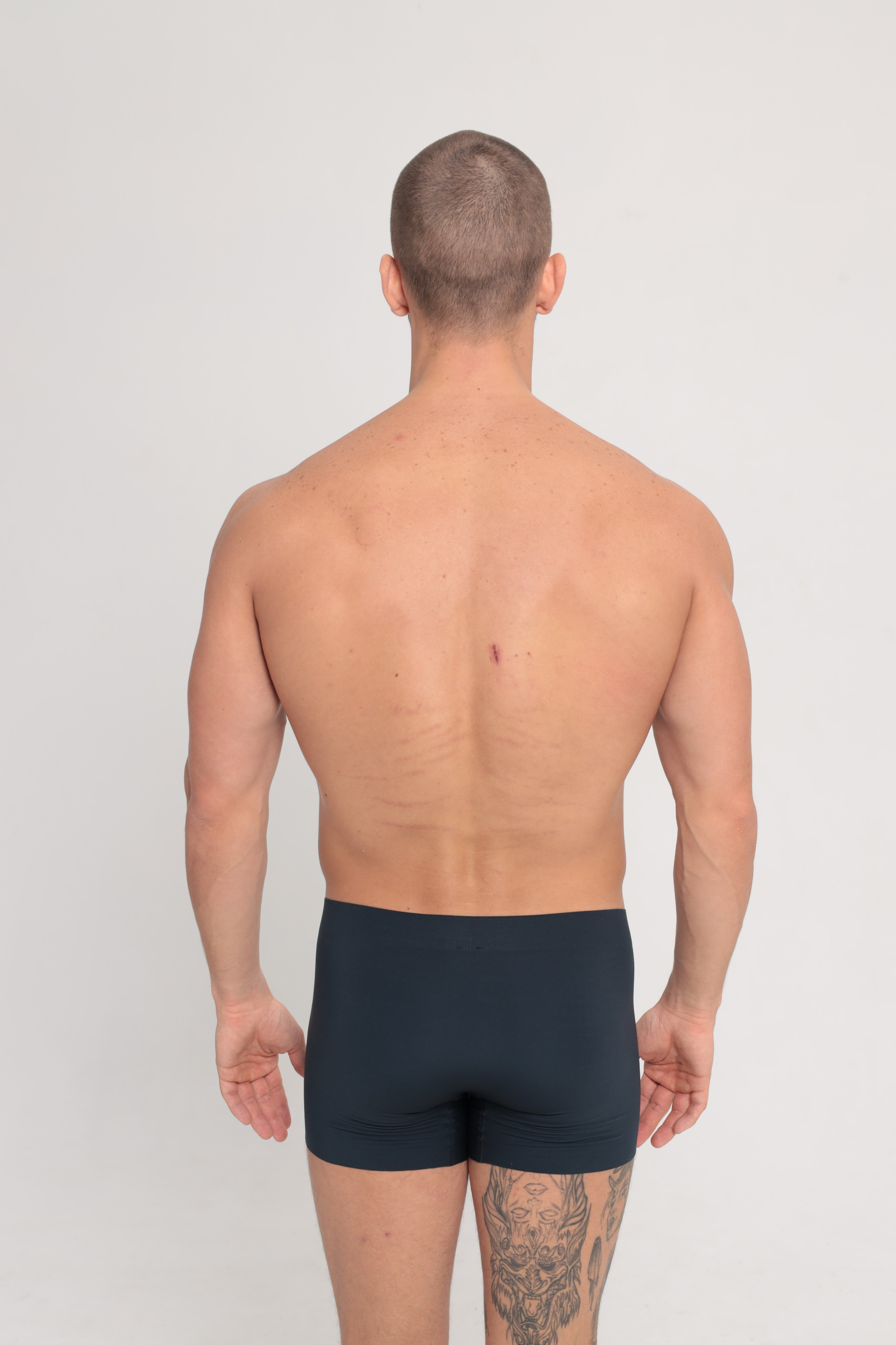 Модель Владислав Л. (177 см, 120/77/90)