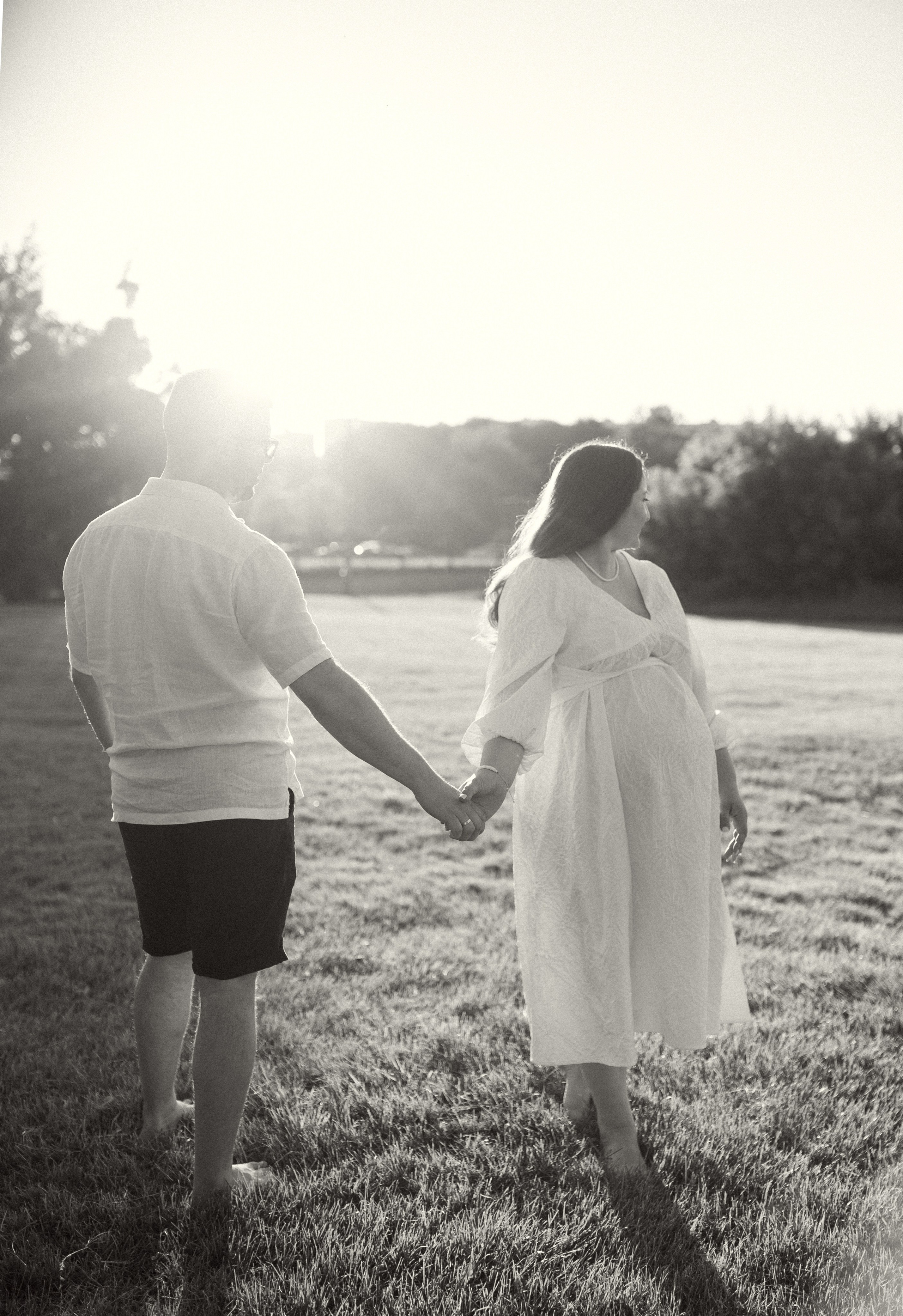 Фотосессия беременности на природе в парке Москвы. Семейная фотосессия Бутово Москва фотограф Алина Морщагина