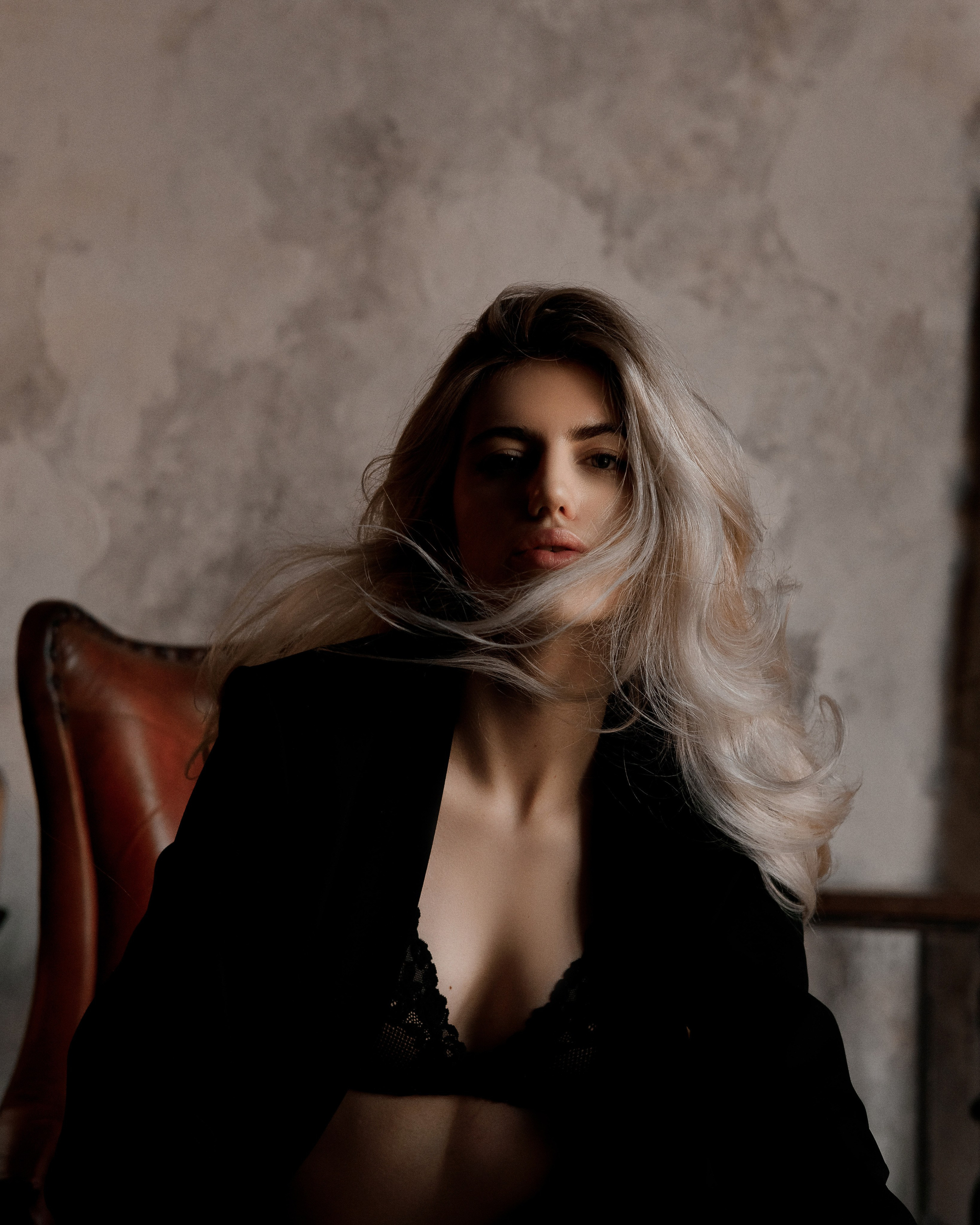 Женские портреты-фотосессии в Москве от фотографа Анастасии Инвиш. Эротическая фотосессия в стилю ню в Москве — заказать ню фотосессию от 19 800 руб!