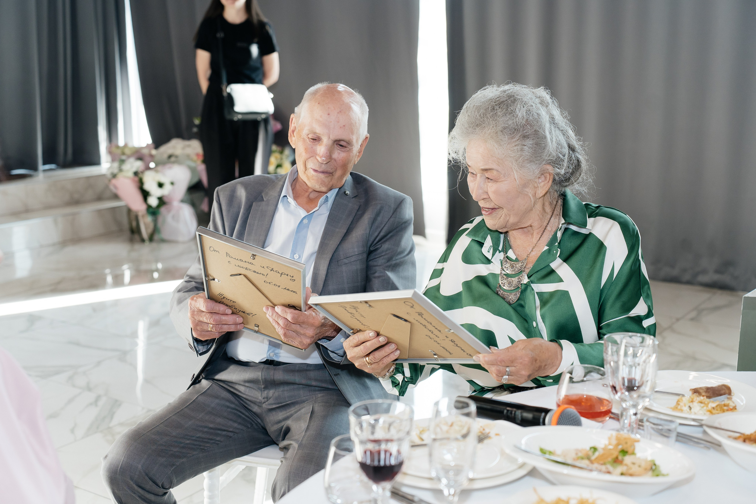 В отели. Для тех, кто не ждёт удачи, а создаёт её. Каждая фотосессия — это твой момент, твой стиль, твой успех. 📸